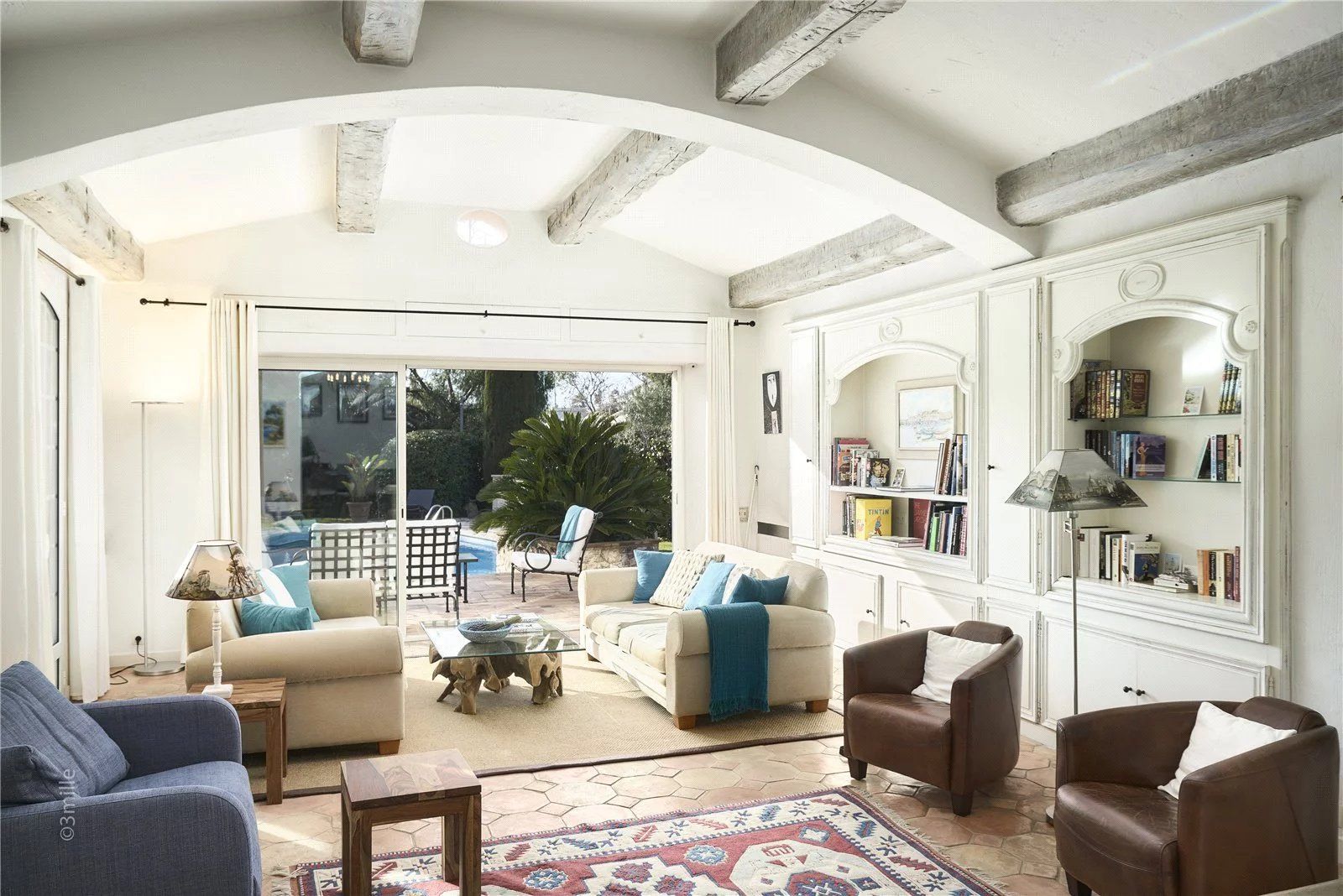 villa 8 Rooms for seasonal rent on Antibes (06160)