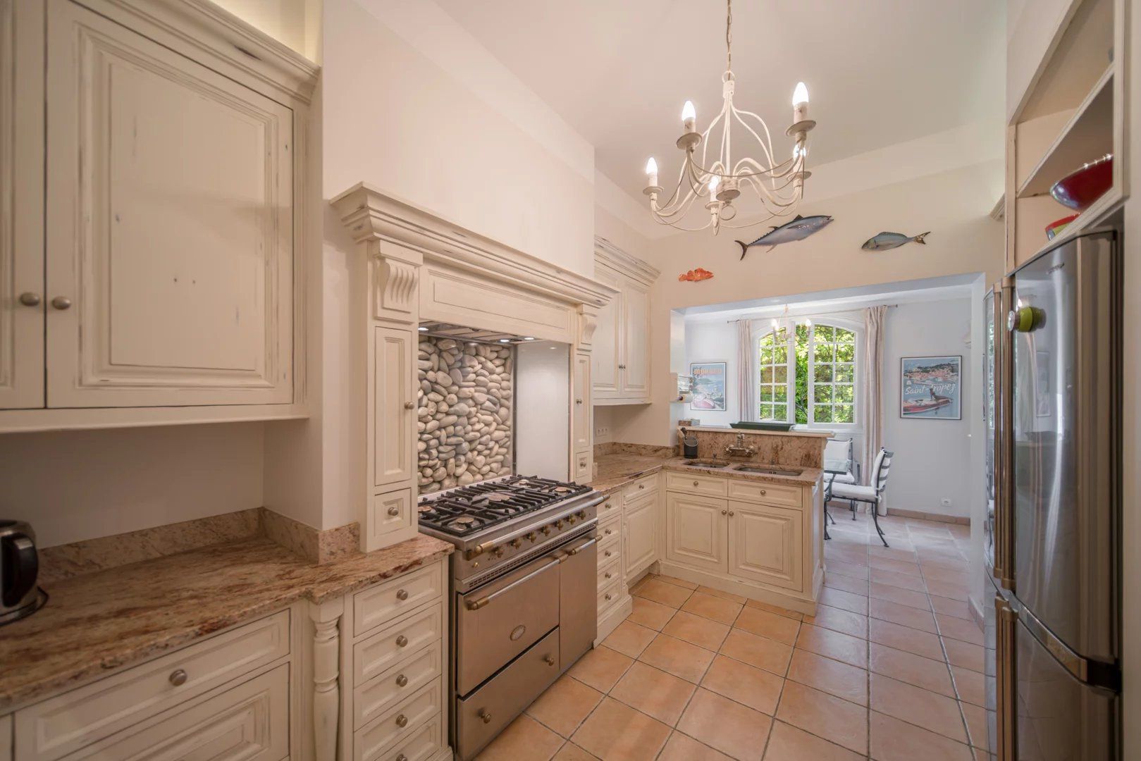 villa 9 Rooms for seasonal rent on Antibes (06160)