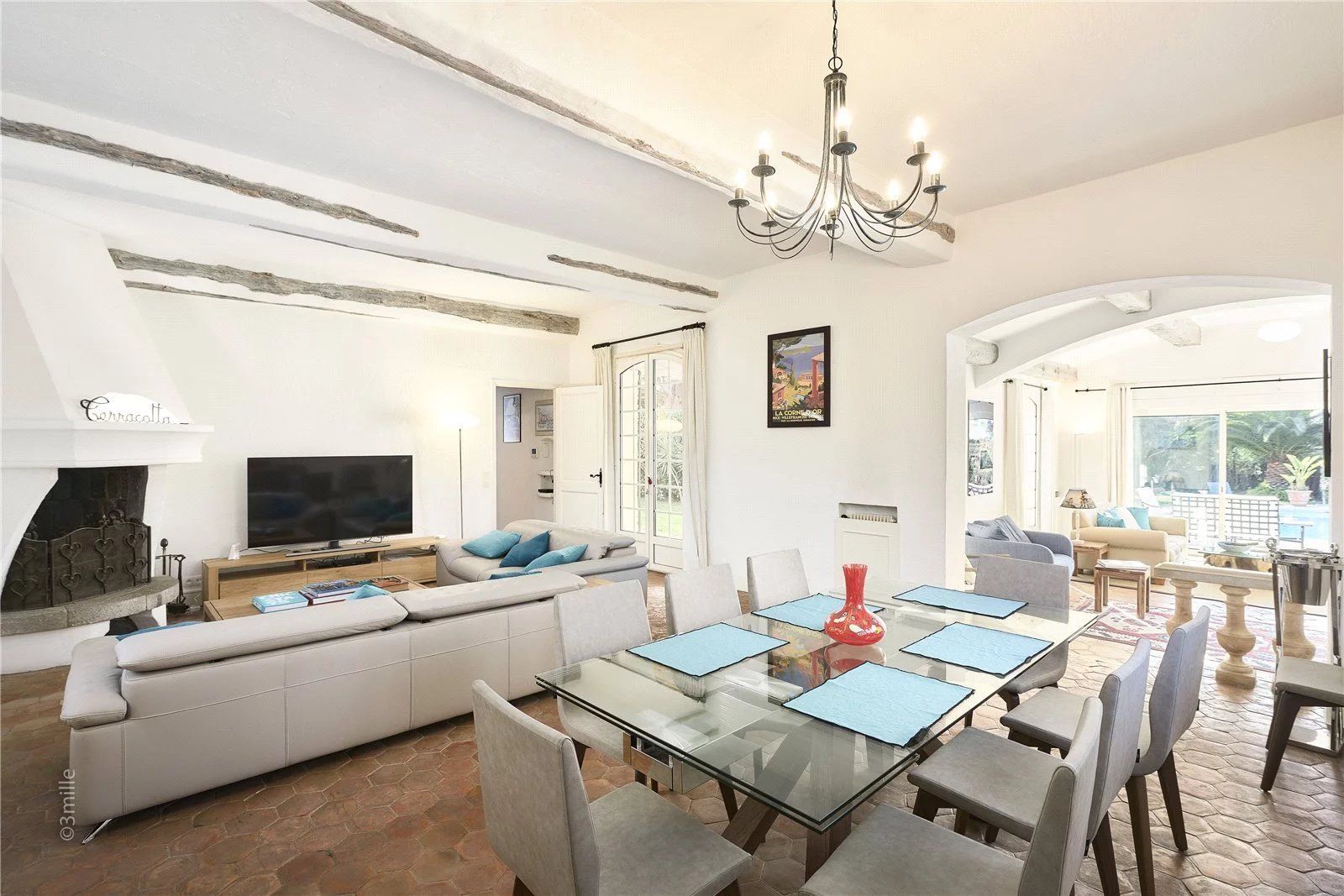 villa 8 Rooms for seasonal rent on Antibes (06160)