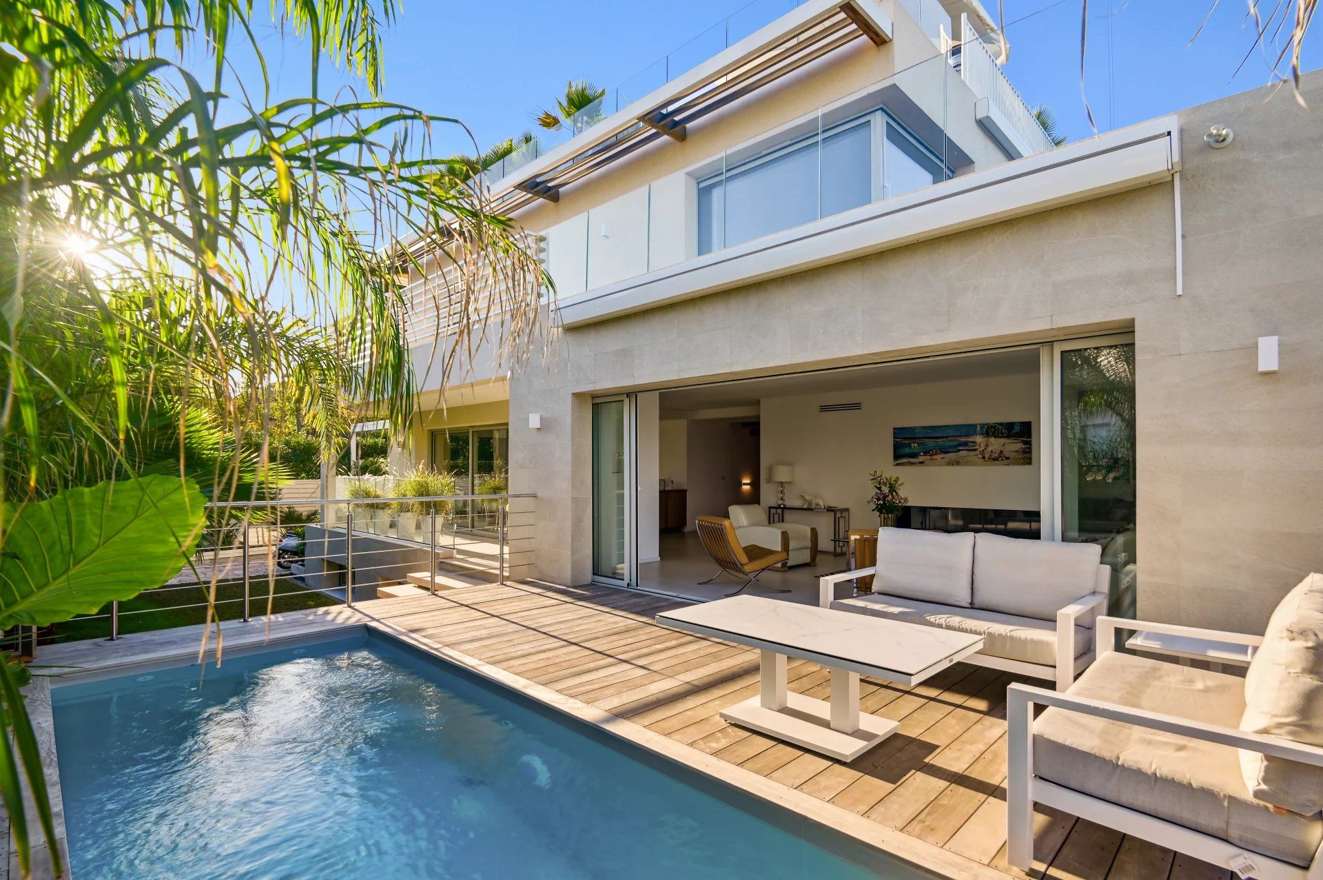 villa 6 Rooms for seasonal rent on Antibes (06160)