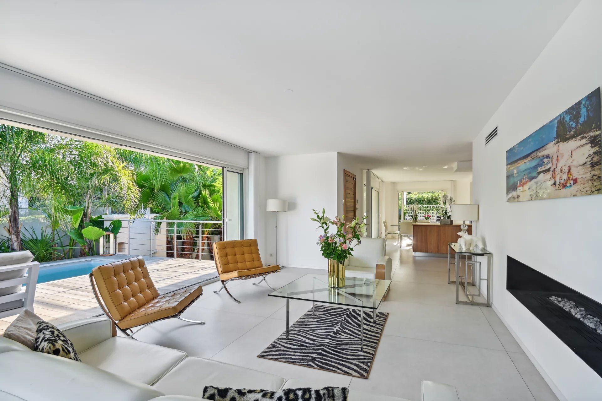 villa 6 Rooms for seasonal rent on Antibes (06160)