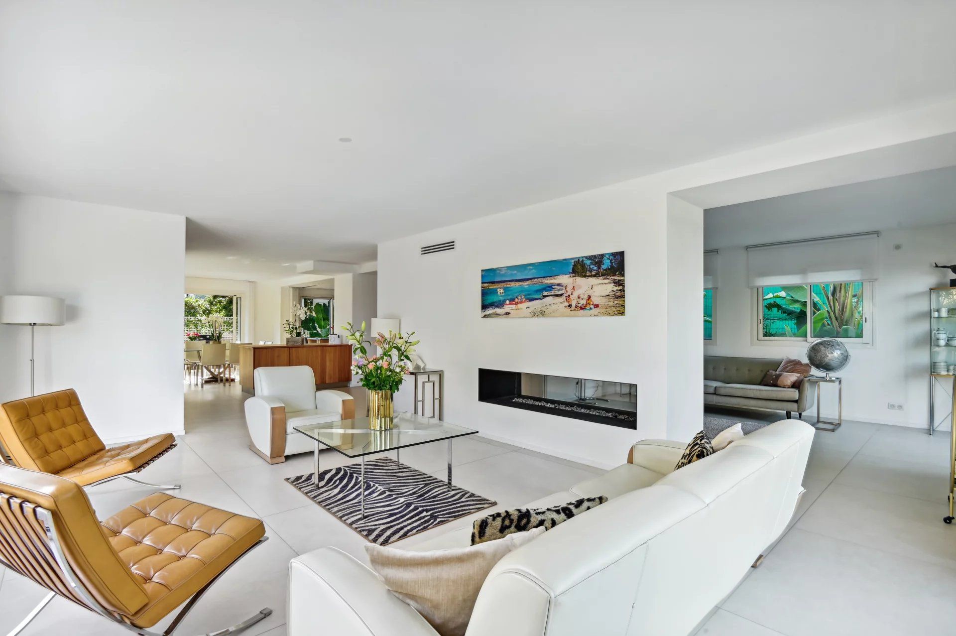 villa 6 Rooms for seasonal rent on Antibes (06160)