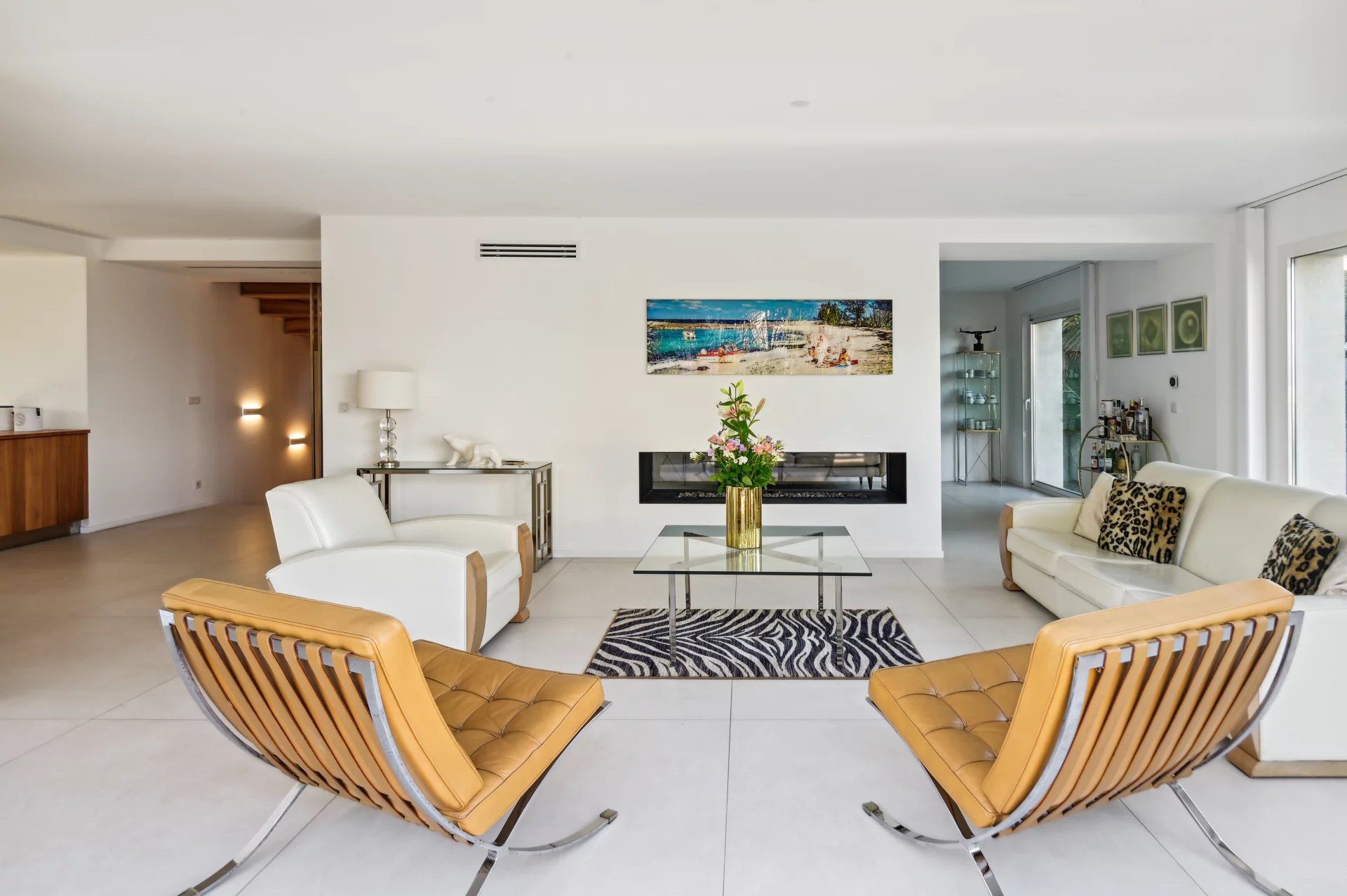 villa 6 Rooms for seasonal rent on Antibes (06160)