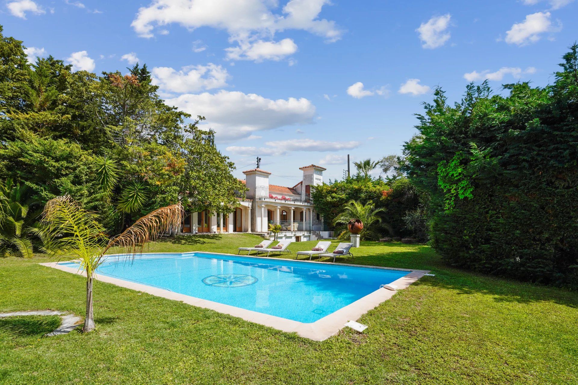 villa 9 Pièces en location saisonnière sur Antibes (06160)