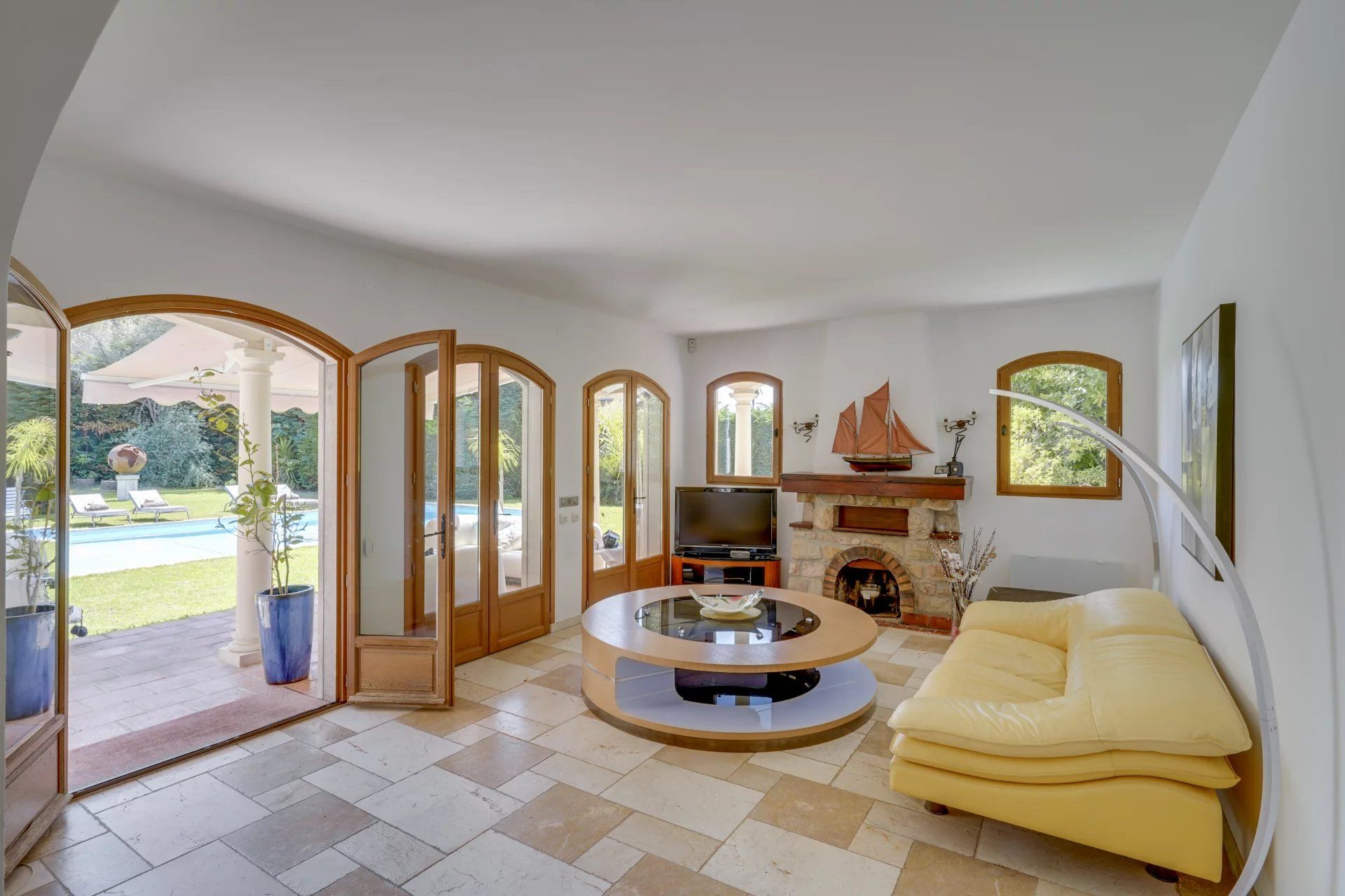 villa 9 Pièces en location saisonnière sur Antibes (06160)