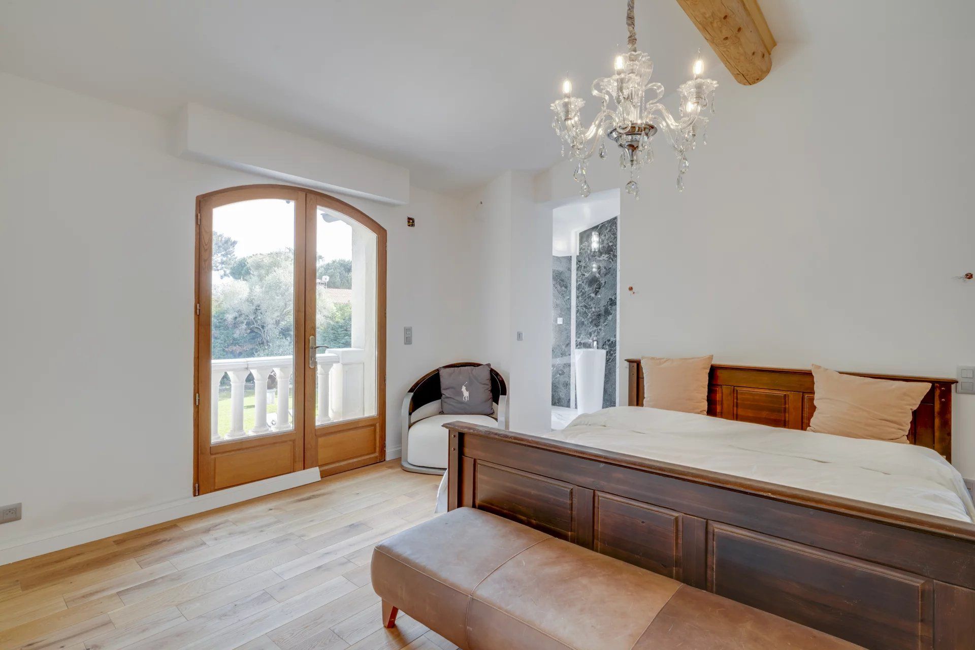 villa 9 Pièces en location saisonnière sur Antibes (06160)