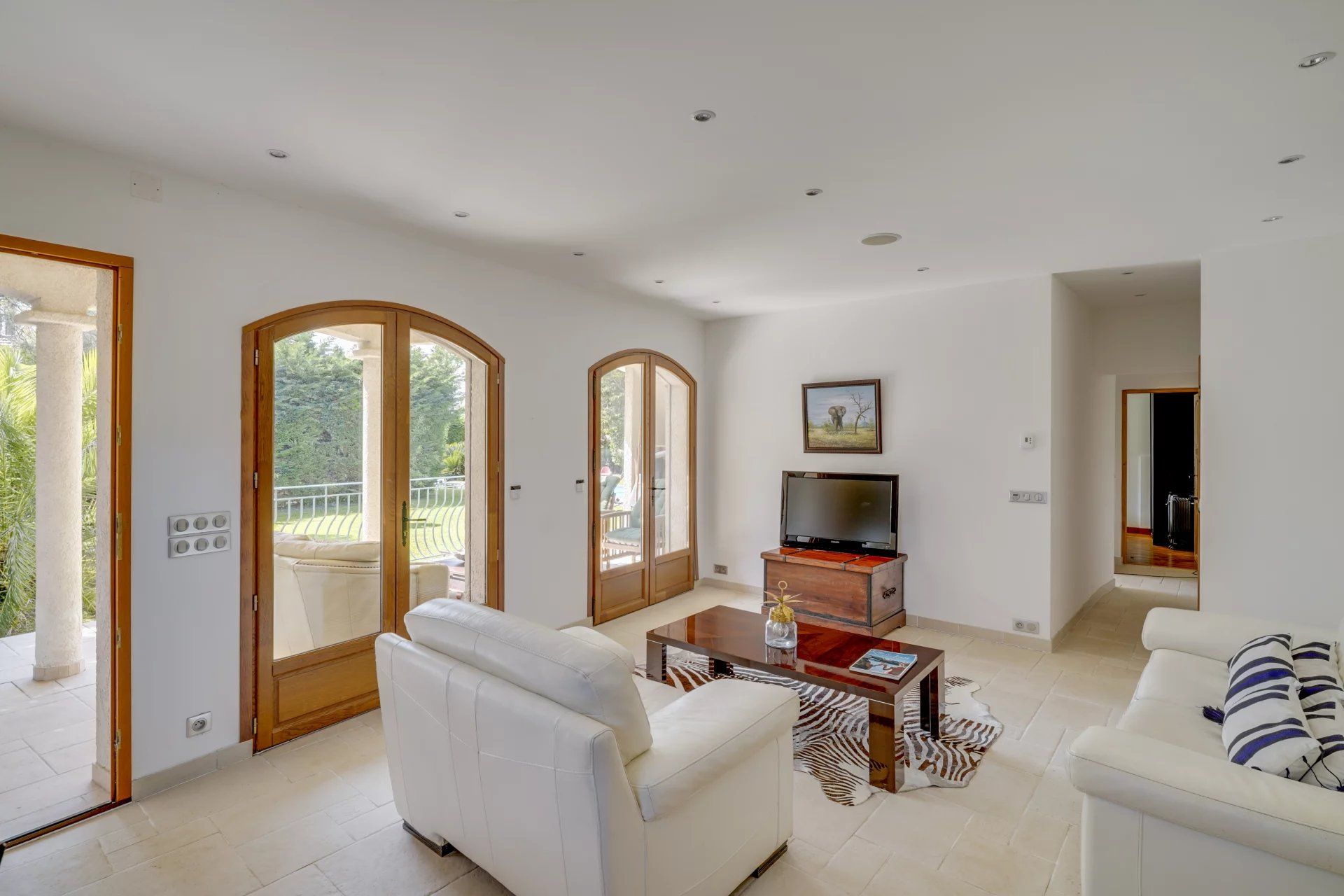 villa 9 Pièces en location saisonnière sur Antibes (06160)