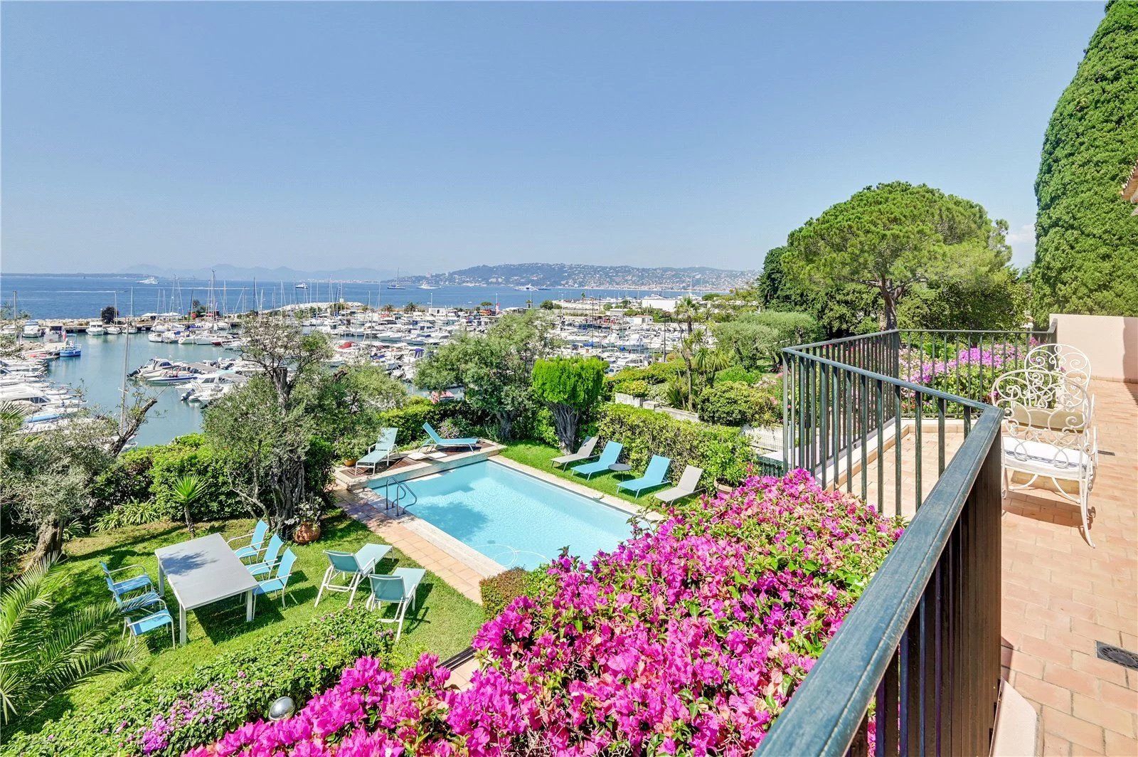 villa 6 Pièces en location saisonnière sur Antibes (06600)