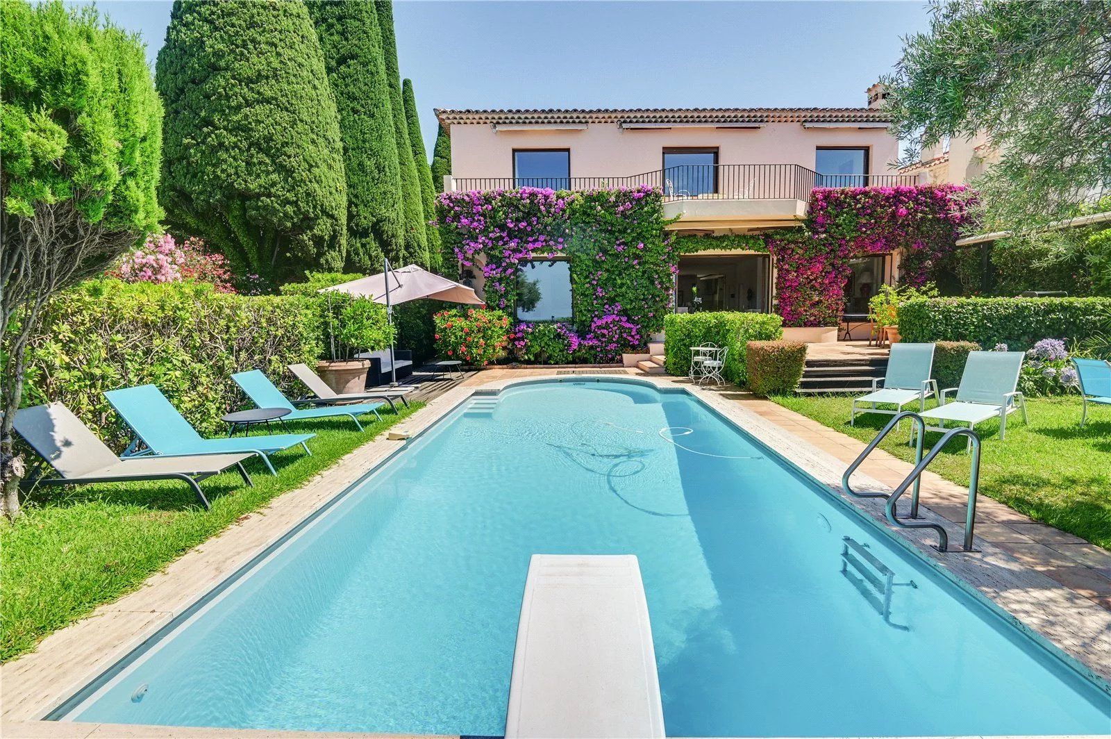 villa 6 Pièces en location saisonnière sur Antibes (06600) Location saisonnière Villa Antibes 6 Pièces 260 m²