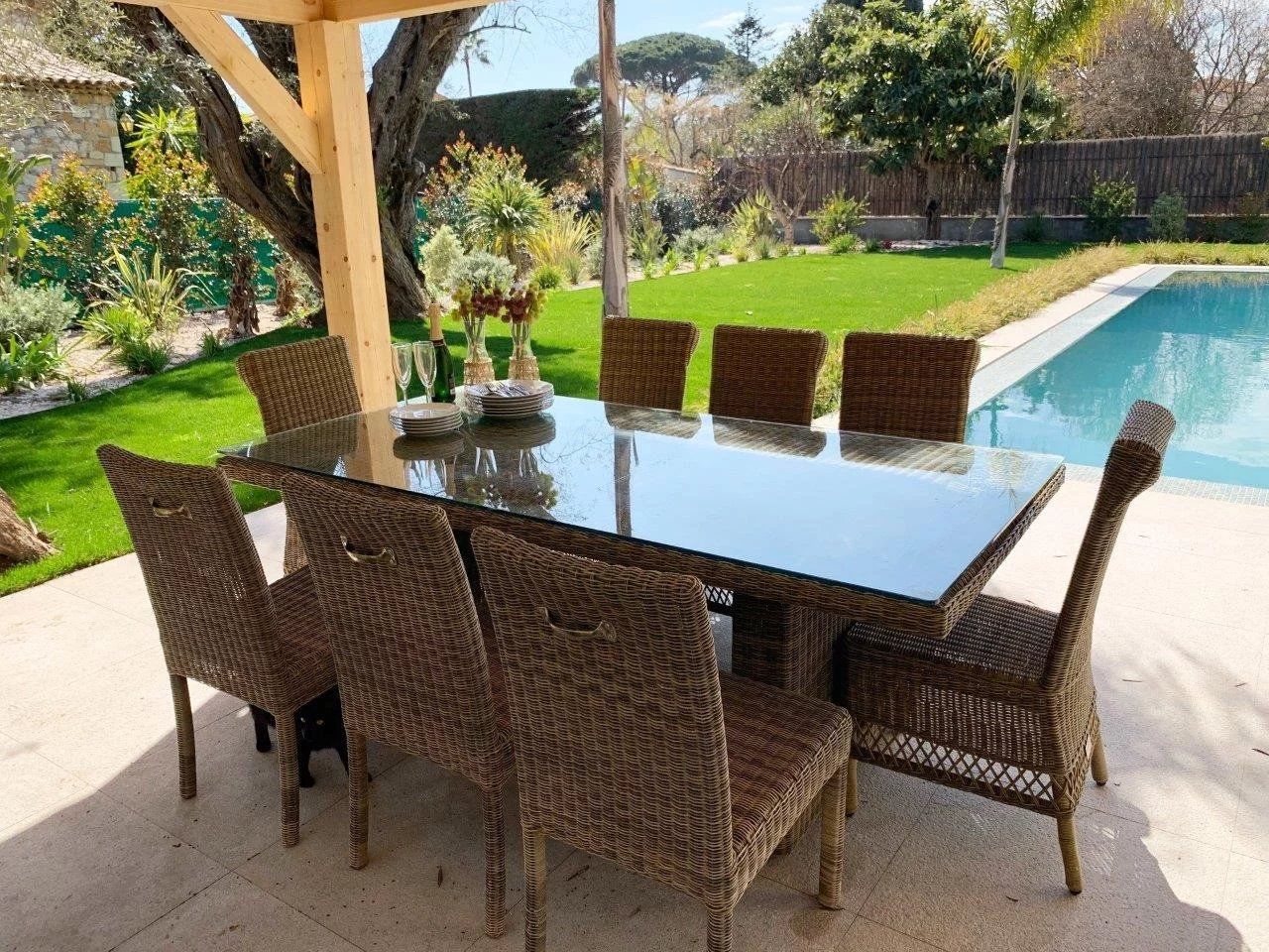 villa 8 Rooms for seasonal rent on Antibes (06160)