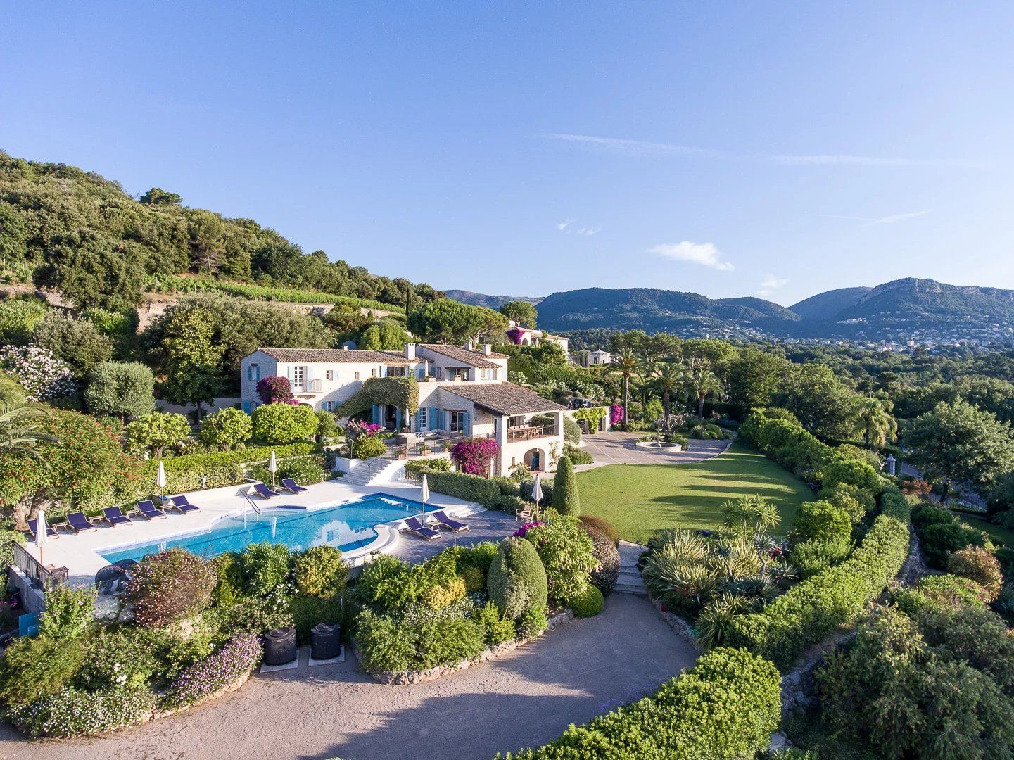 Sale Villa Saint-Paul-de-Vence 7 Rooms 695.31 m²