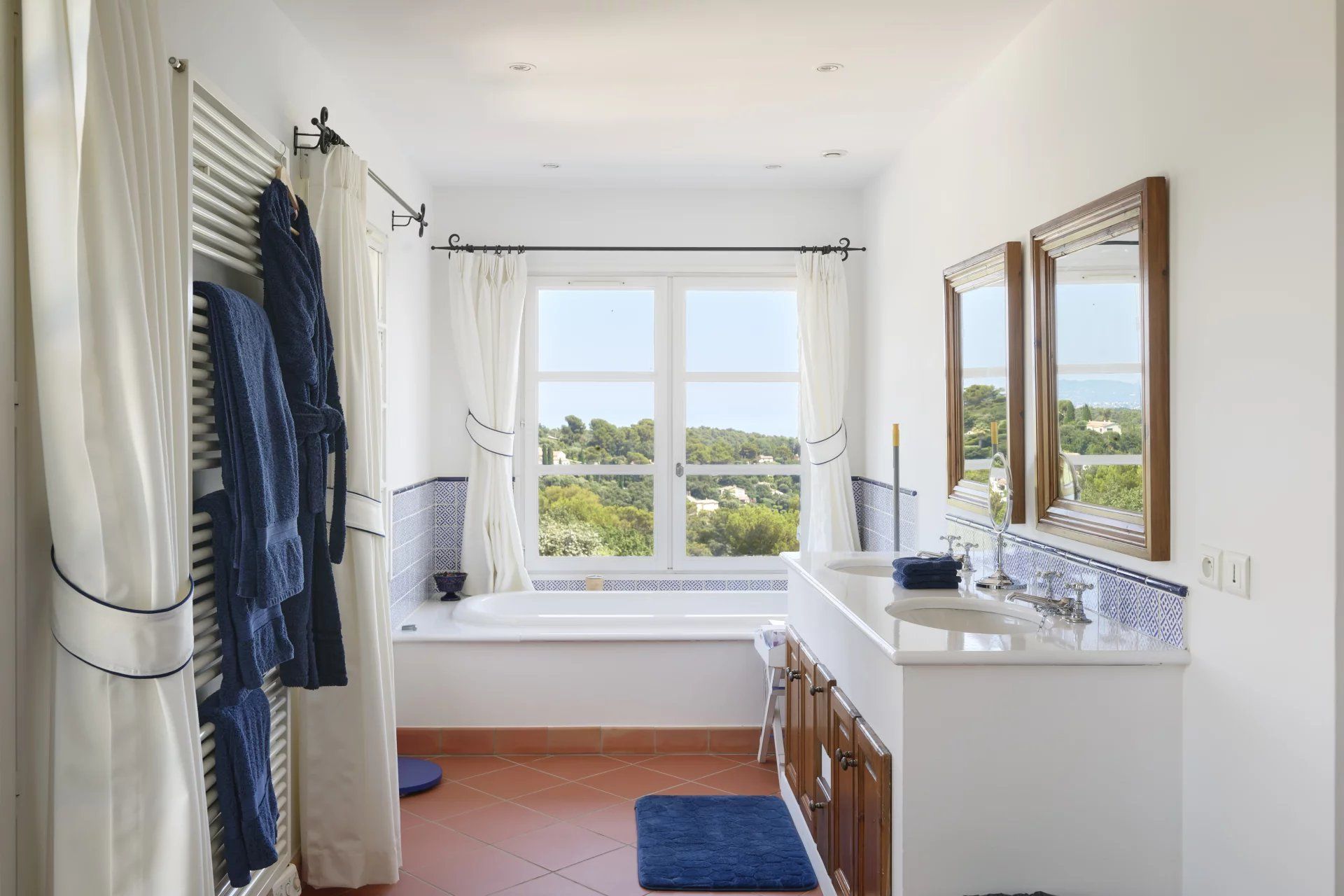 villa 7 Rooms for sale on Saint-Paul-de-Vence (06570)