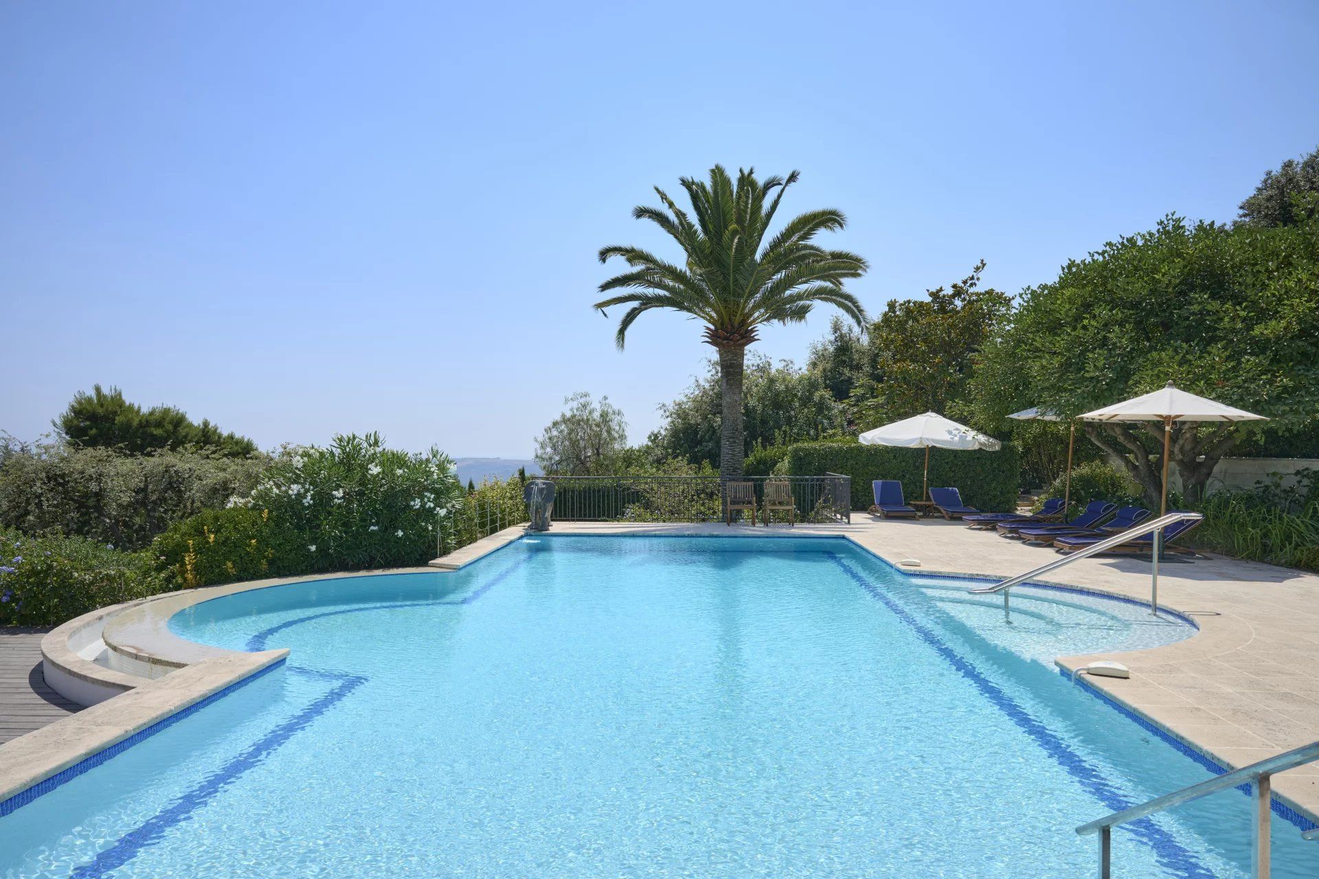 villa 7 Rooms for sale on Saint-Paul-de-Vence (06570)