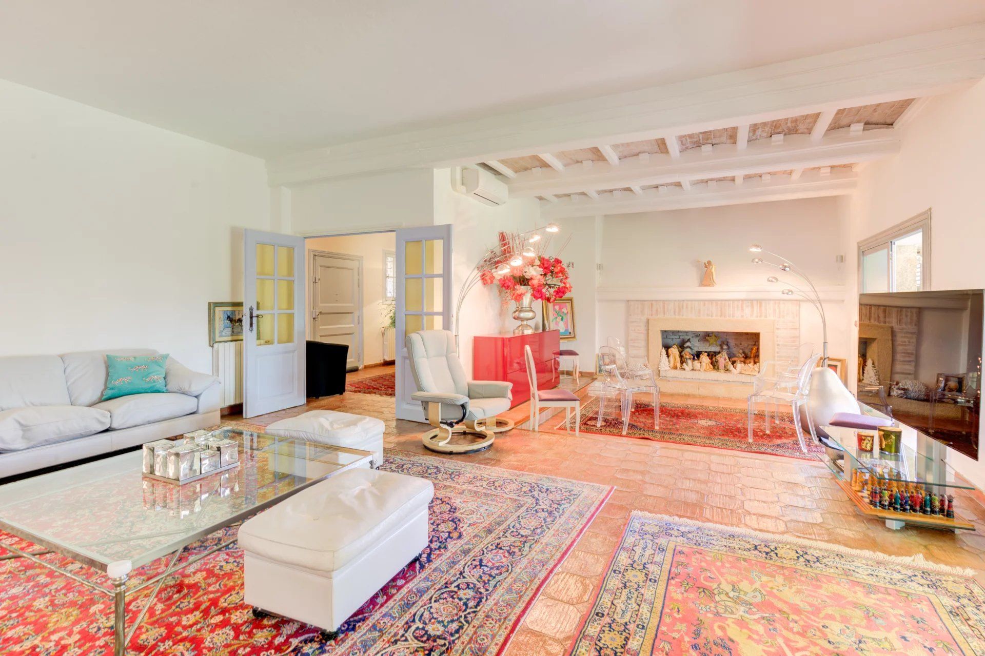 villa 8 Rooms for sale on Nice (06200)