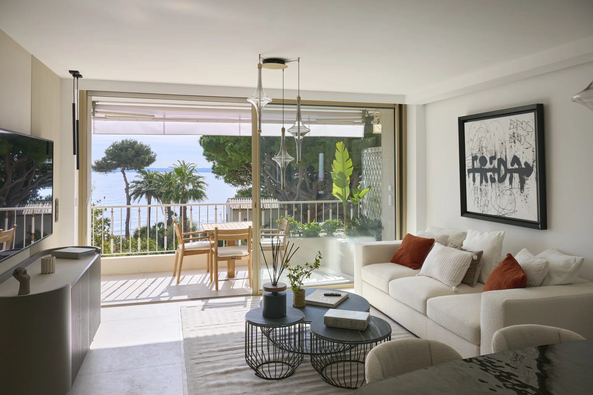 apartment 4 Rooms for sale on Cannes (06400)
