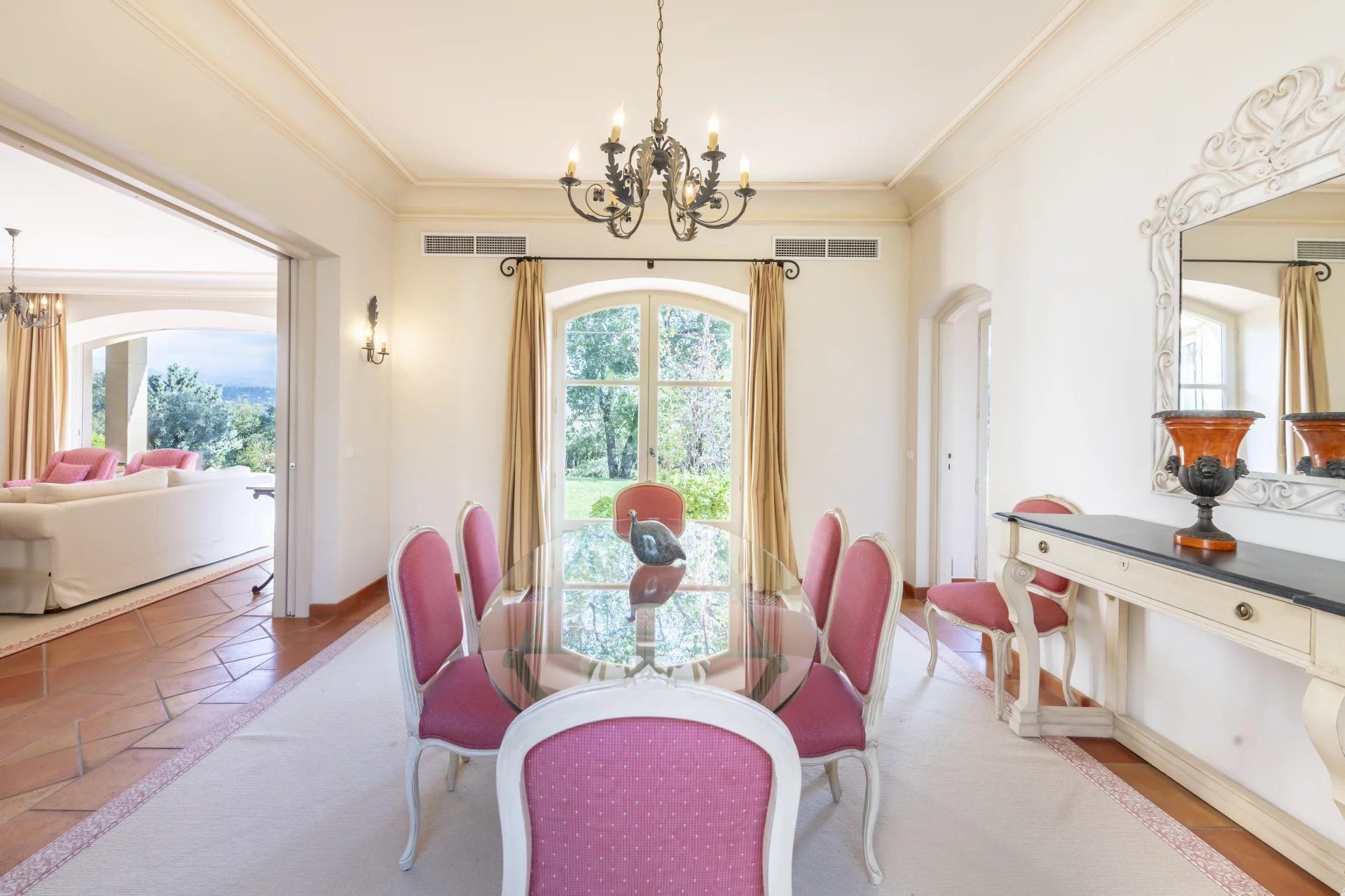 villa 9 Rooms for sale on Tourrettes (83440)