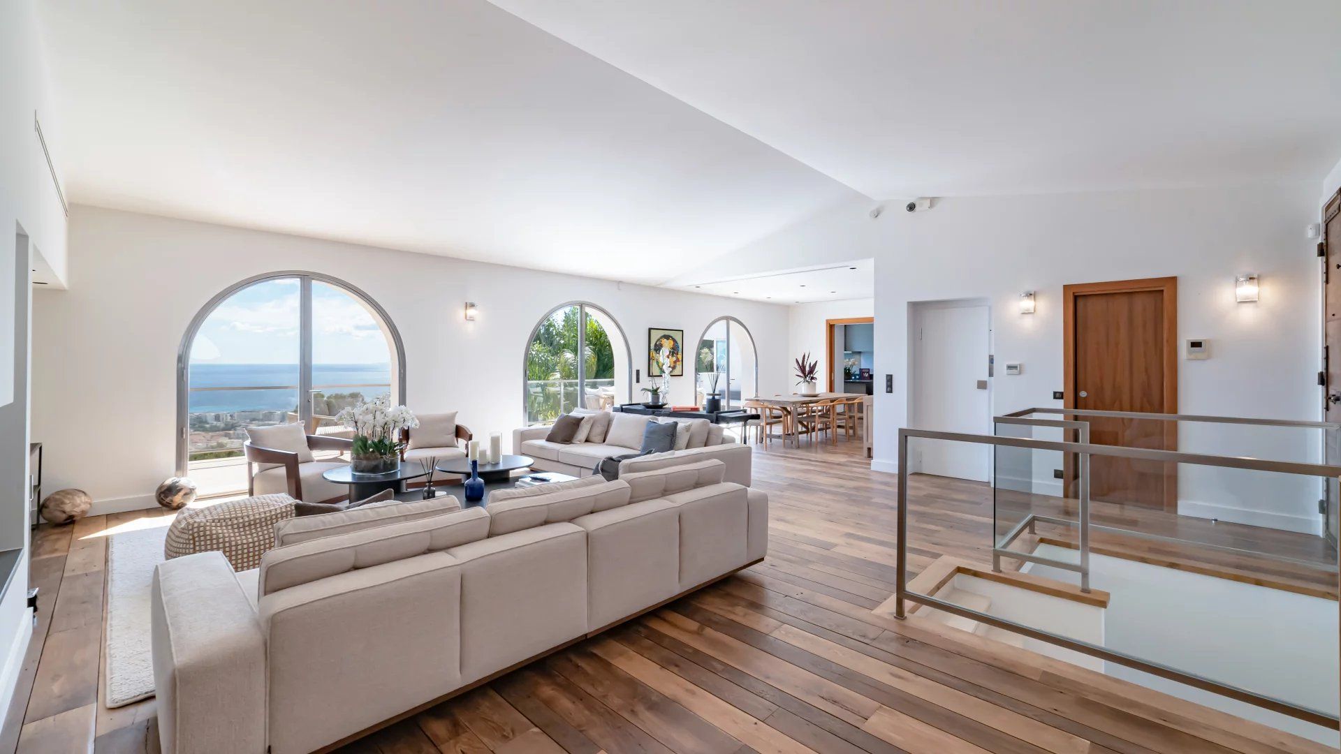 villa 6 Rooms for sale on Cannes (06400)