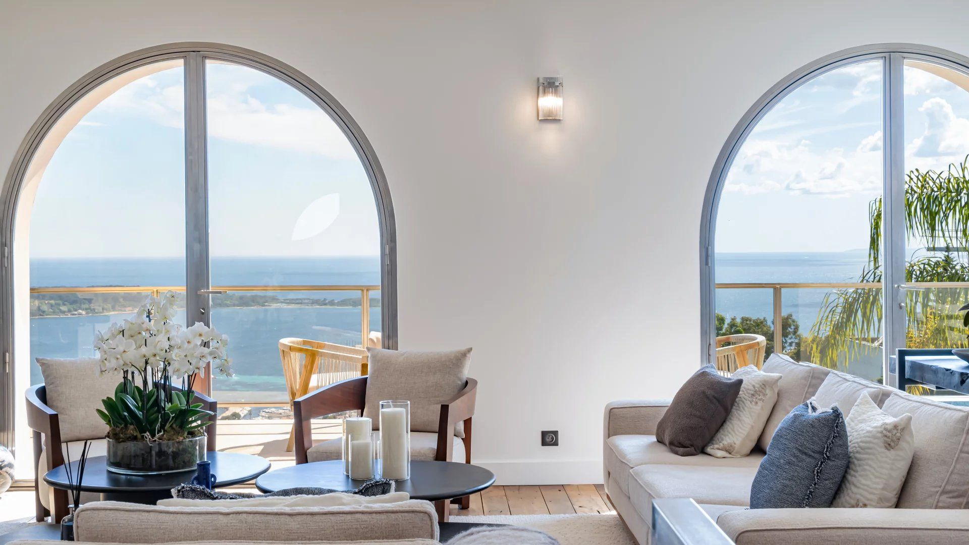 villa 6 Rooms for sale on Cannes (06400)