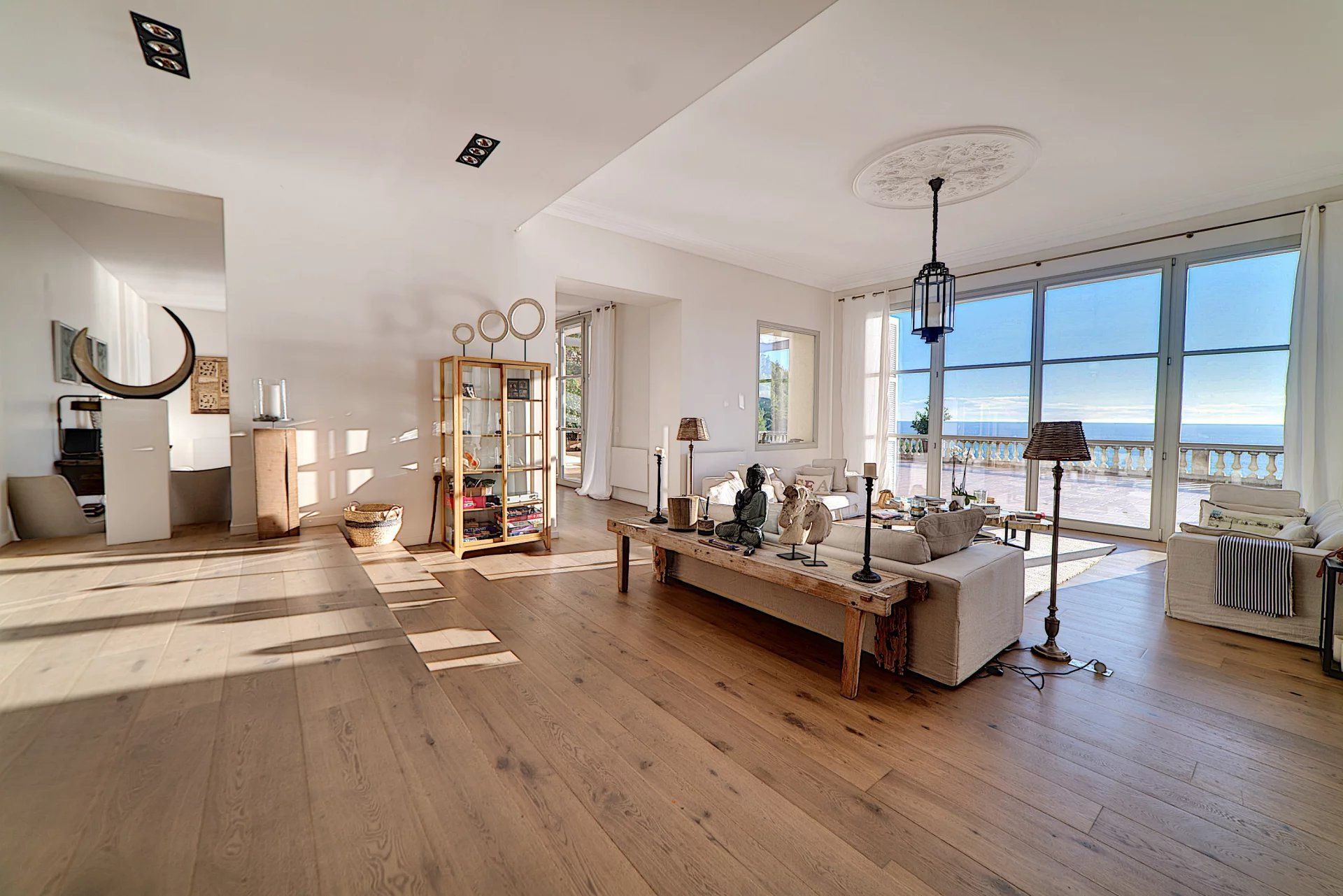 villa 13 Rooms for seasonal rent on Cassis (13260)