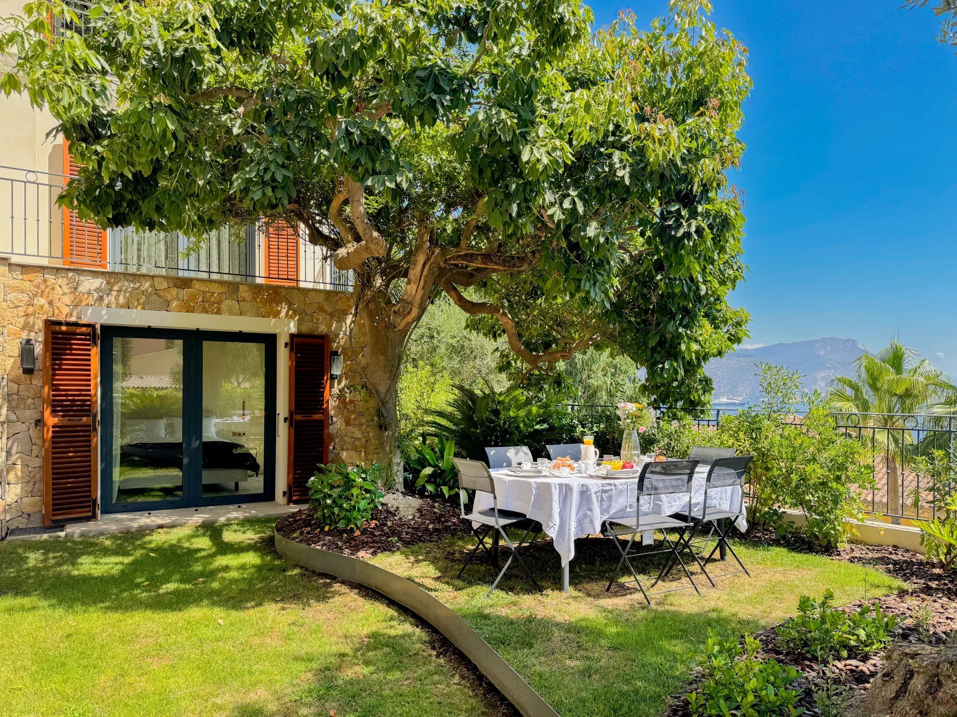 villa 7 Pièces en location saisonnière sur Saint-Jean-Cap-Ferrat (06230) Location saisonnière Villa Saint-Jean-Cap-Ferrat 7 Pièces 250 m²