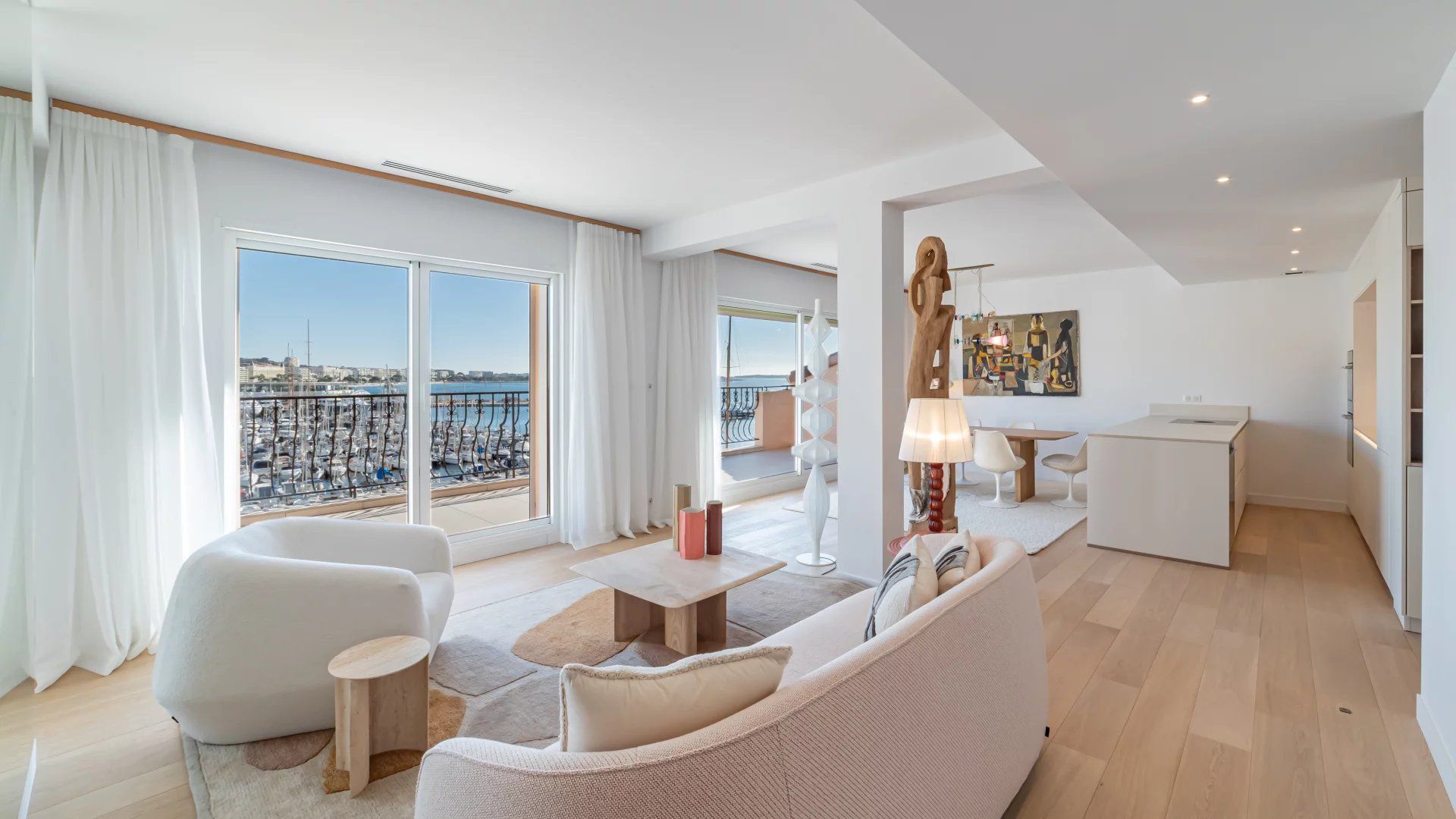 apartment 4 Rooms for sale on Cannes (06400)