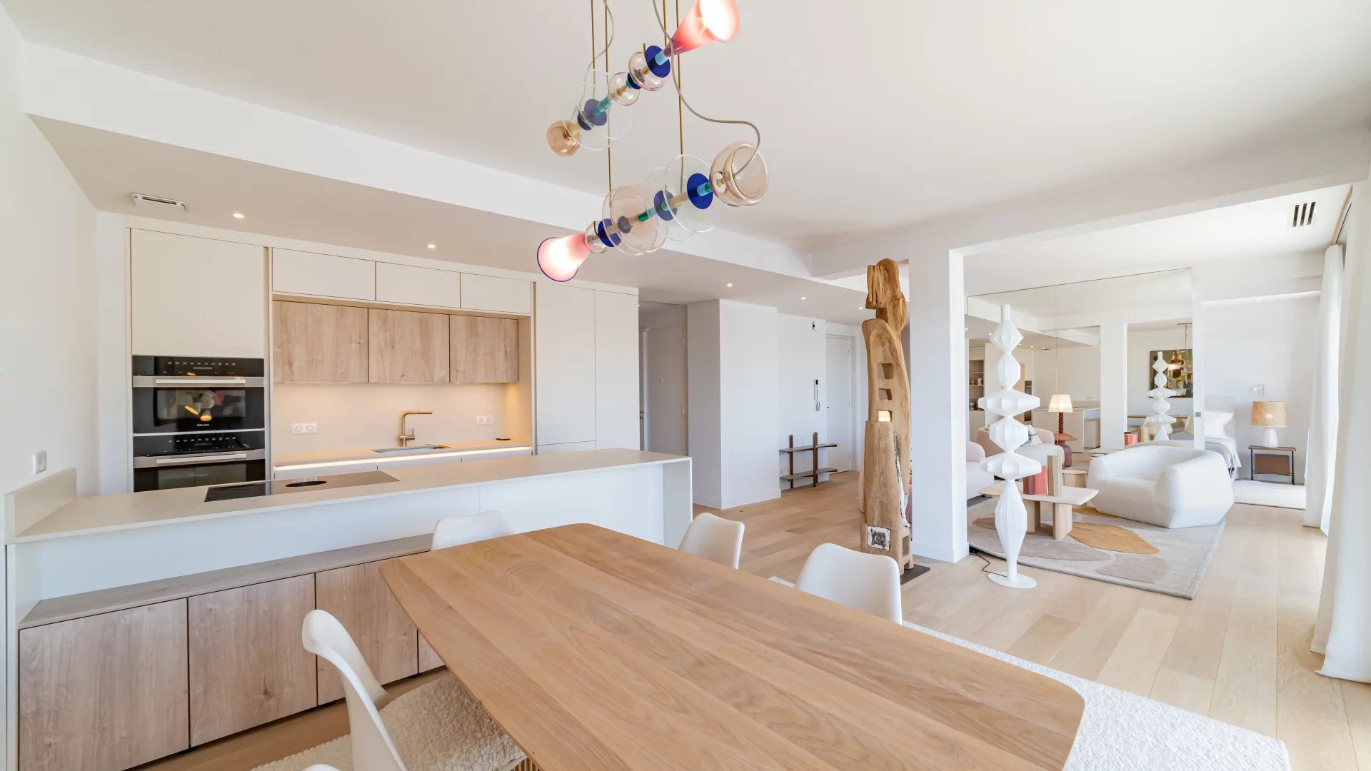 apartment 4 Rooms for sale on Cannes (06400)