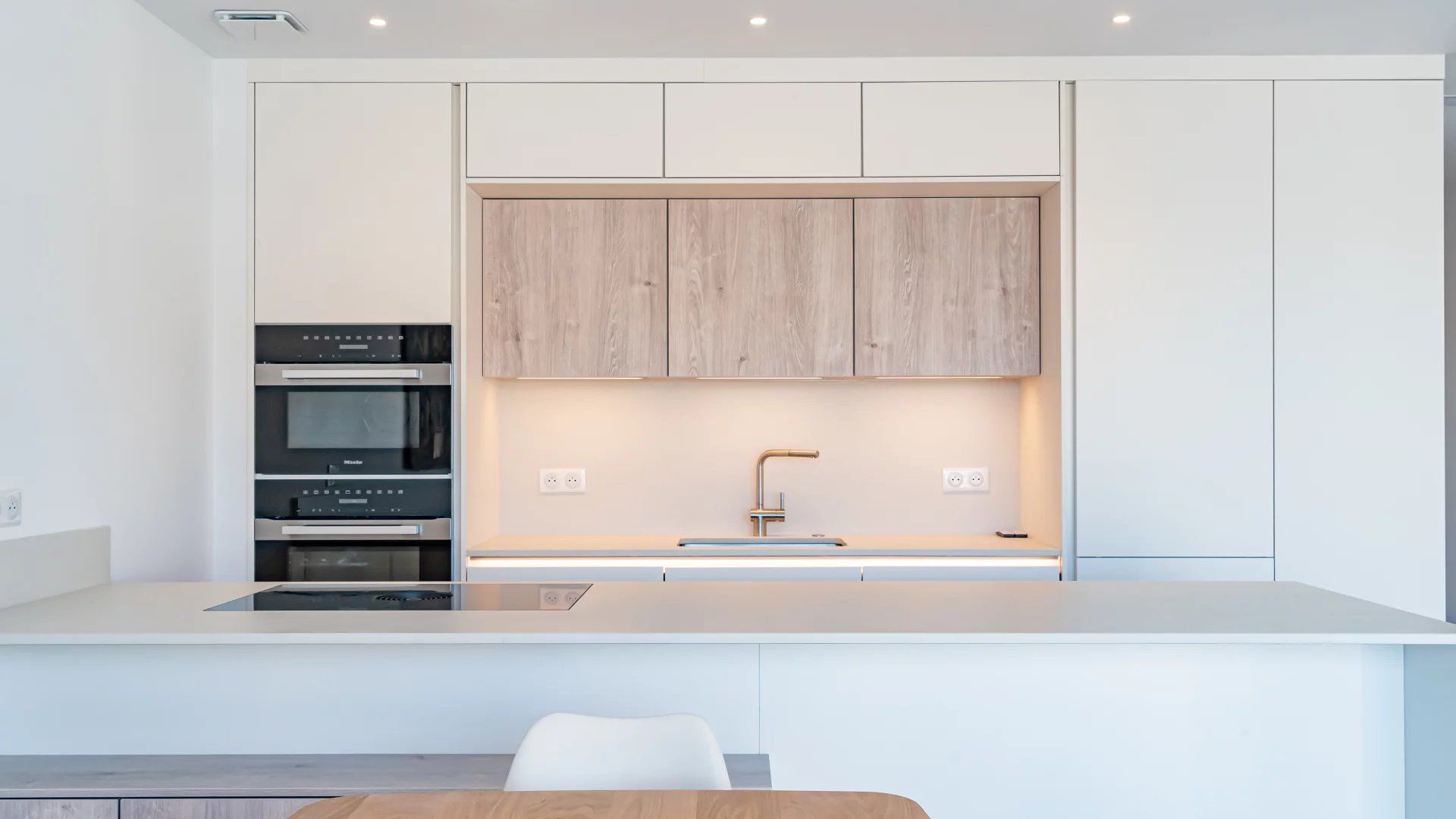 apartment 4 Rooms for sale on Cannes (06400)