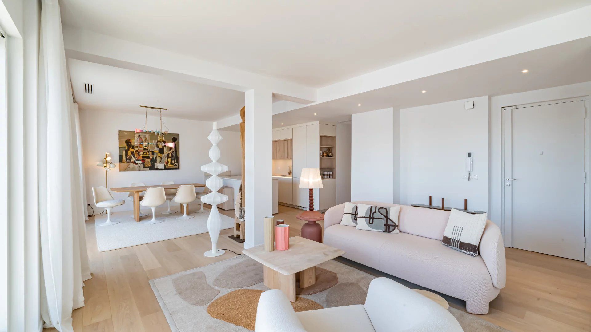 apartment 4 Rooms for sale on Cannes (06400)