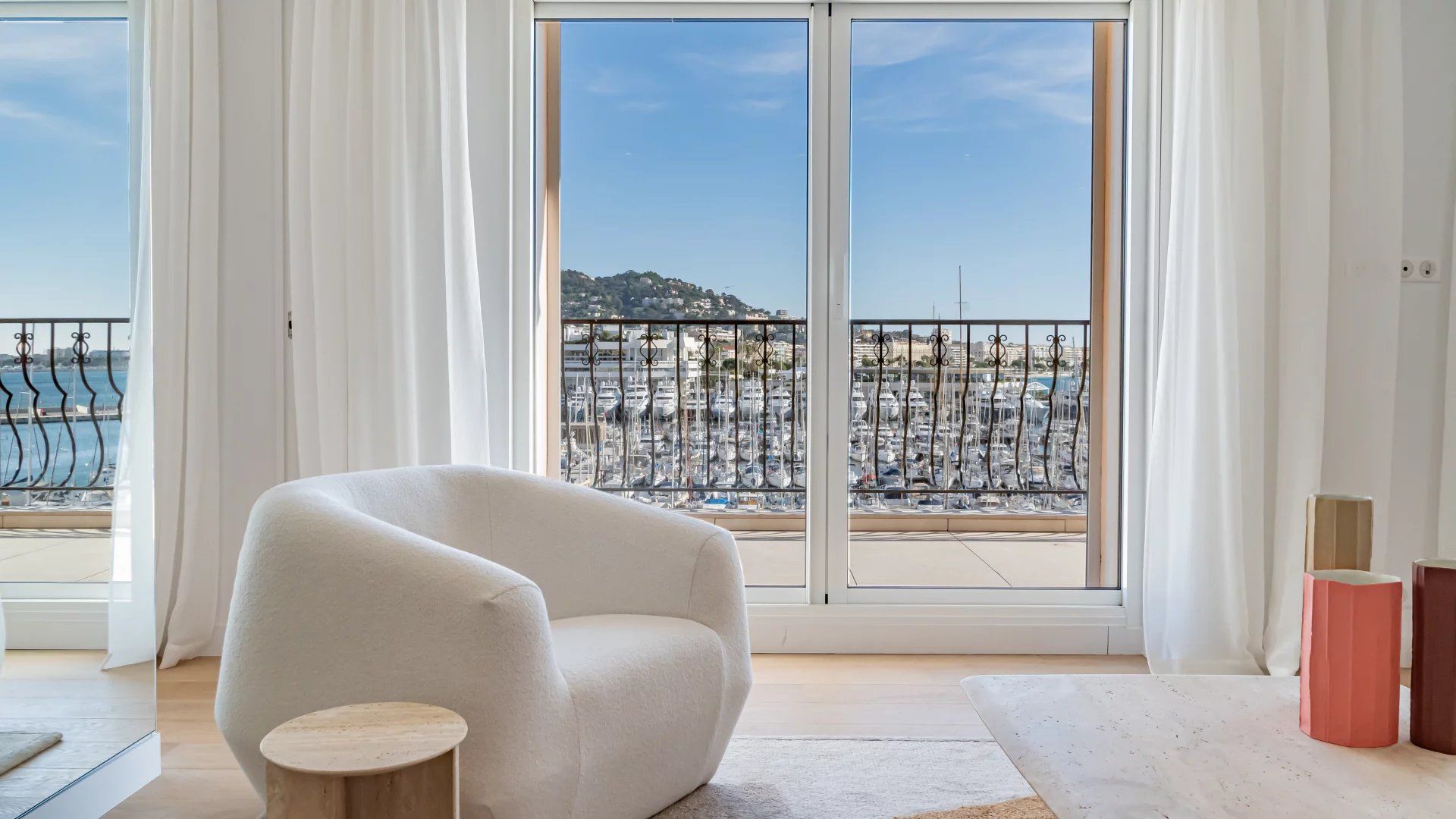 apartment 4 Rooms for sale on Cannes (06400)