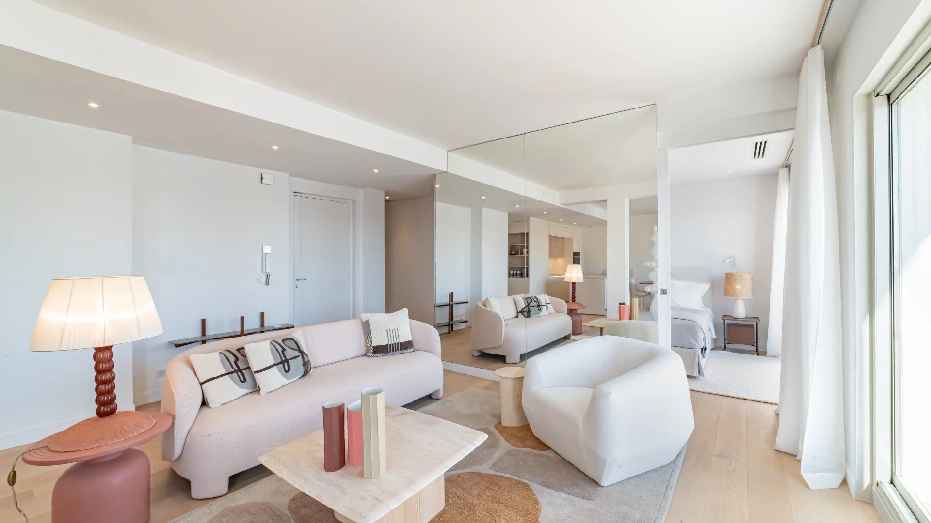 apartment 4 Rooms for sale on Cannes (06400)