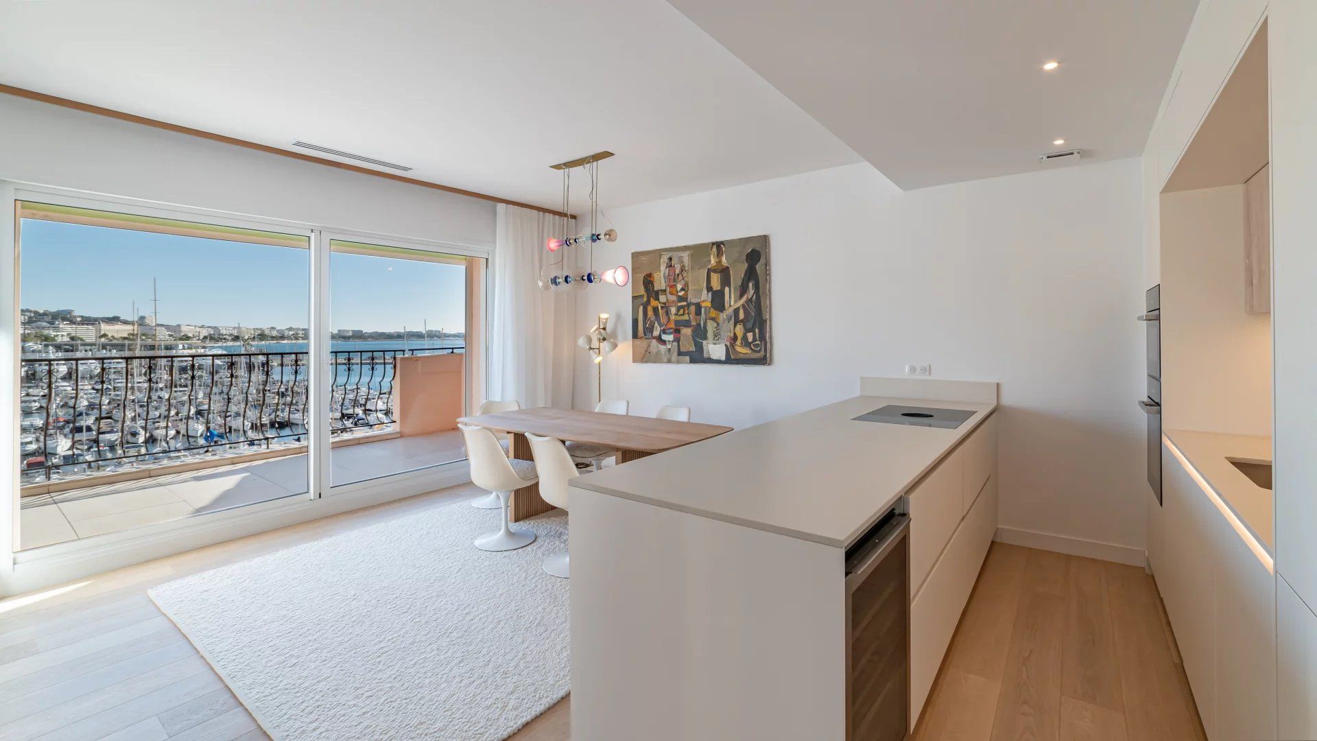 apartment 4 Rooms for sale on Cannes (06400)