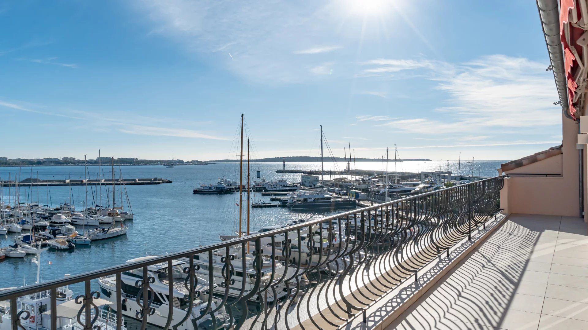 apartment 4 Rooms for sale on Cannes (06400)