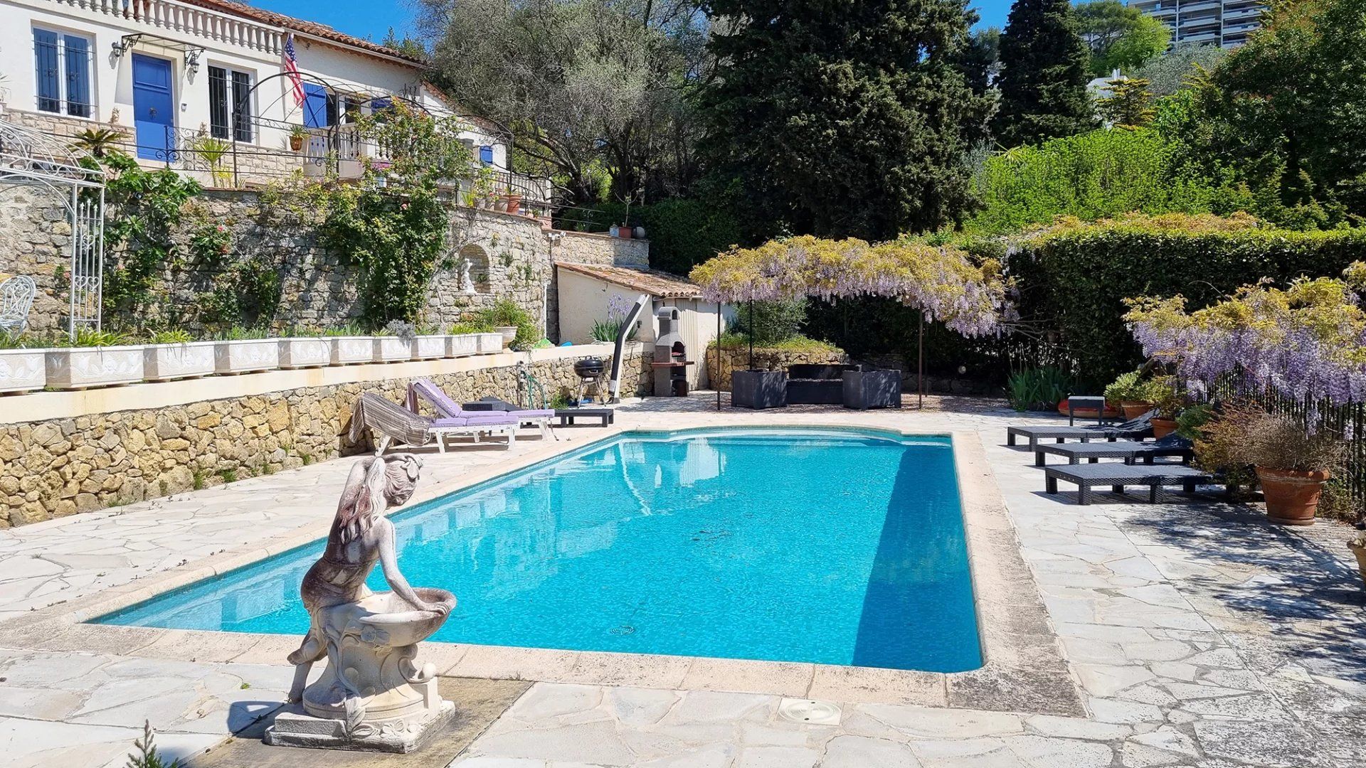 villa 11 Rooms for sale on Le Cannet (06110)