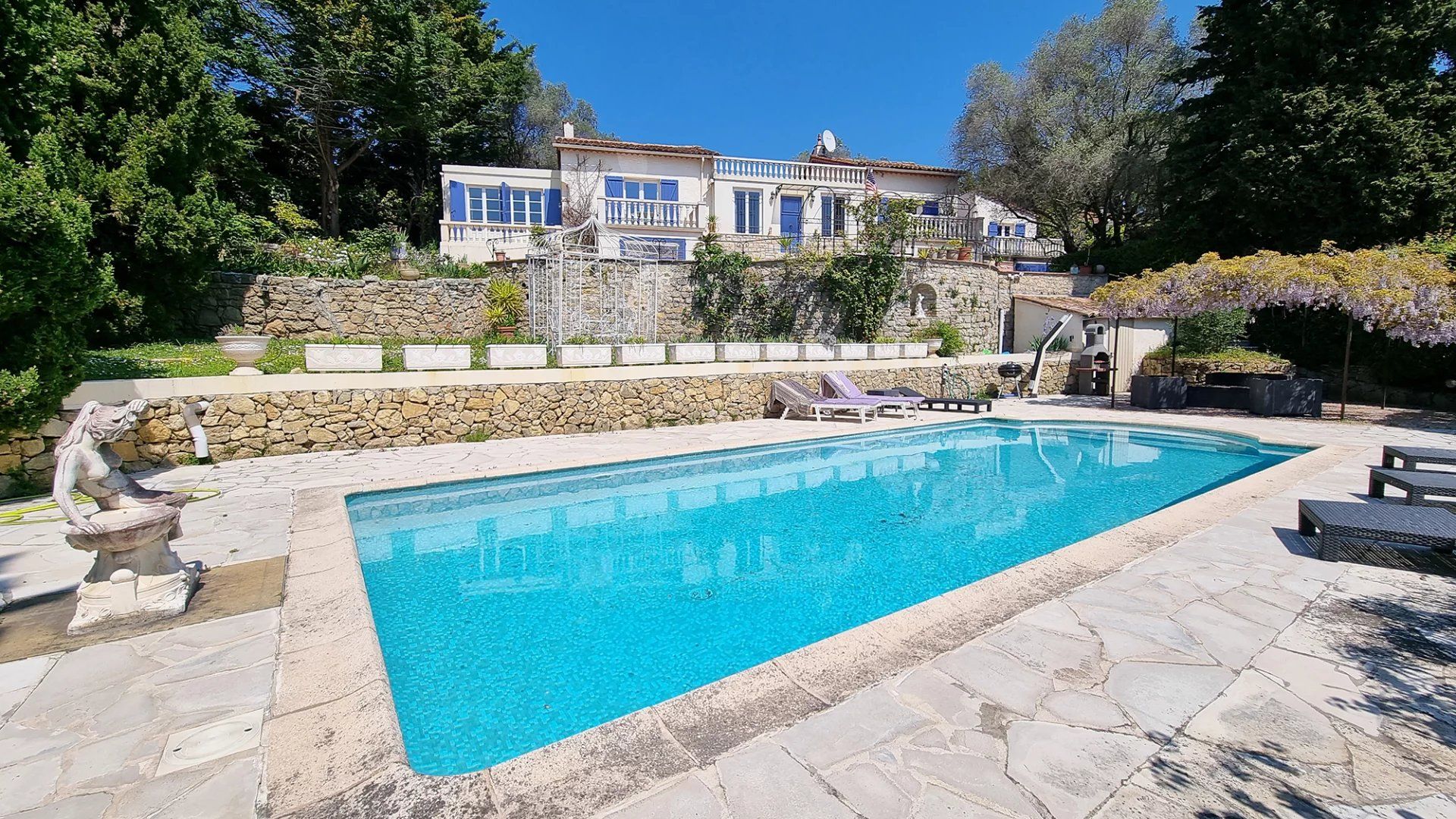 villa 11 Rooms for sale on Le Cannet (06110)
