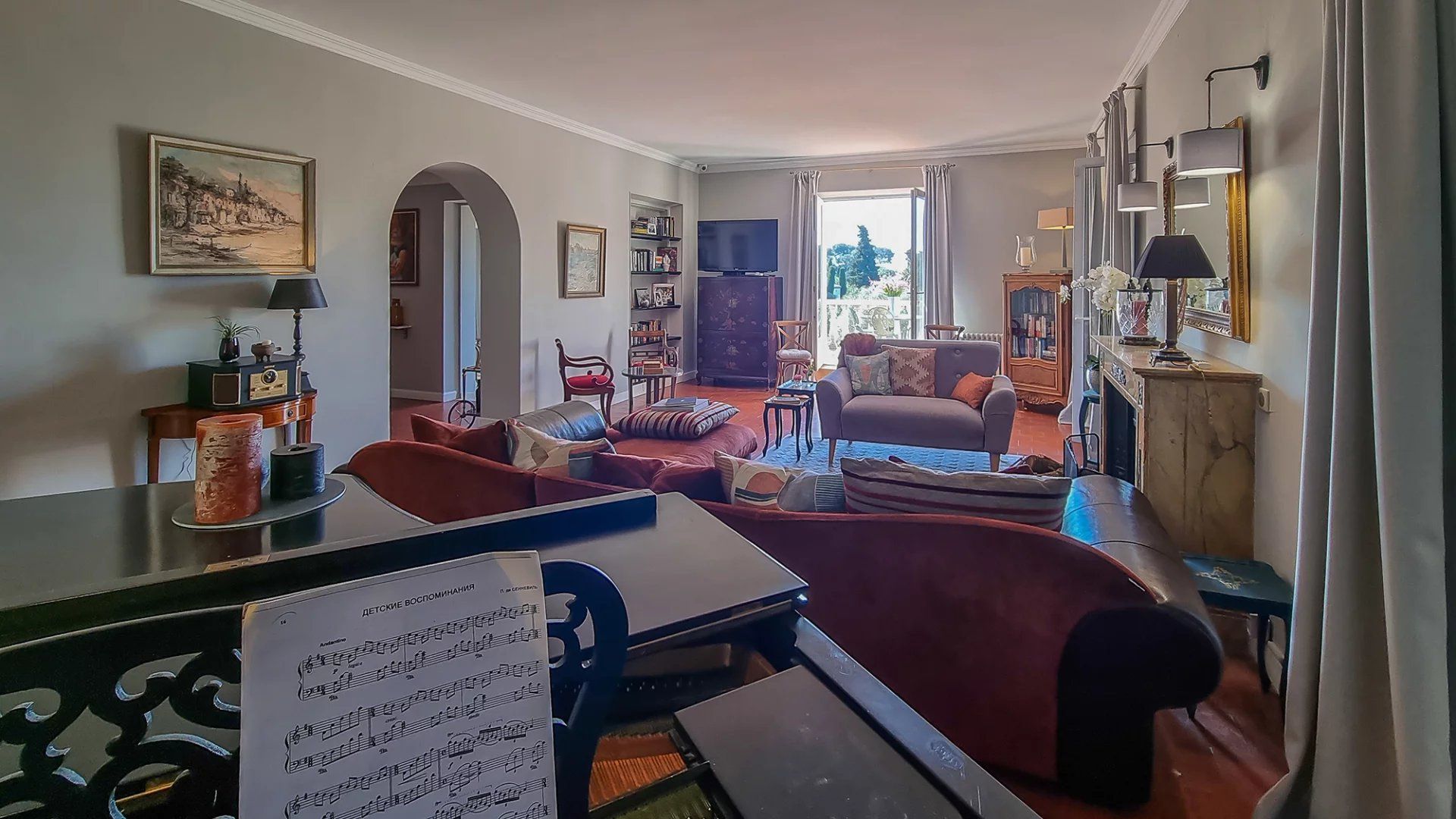 villa 11 Rooms for sale on Le Cannet (06110)