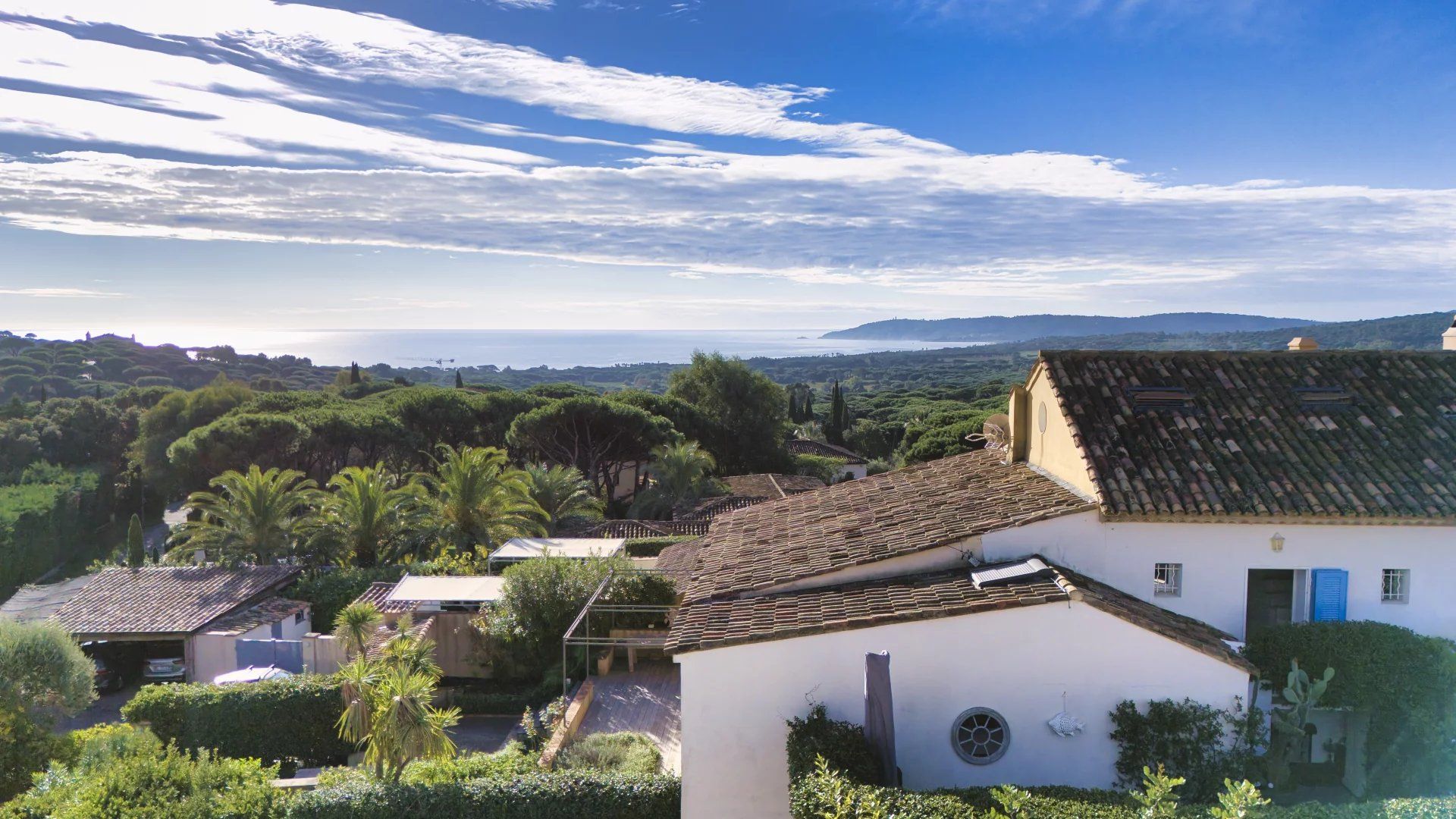 apartment 4 Rooms for sale on Saint-Tropez (83990)