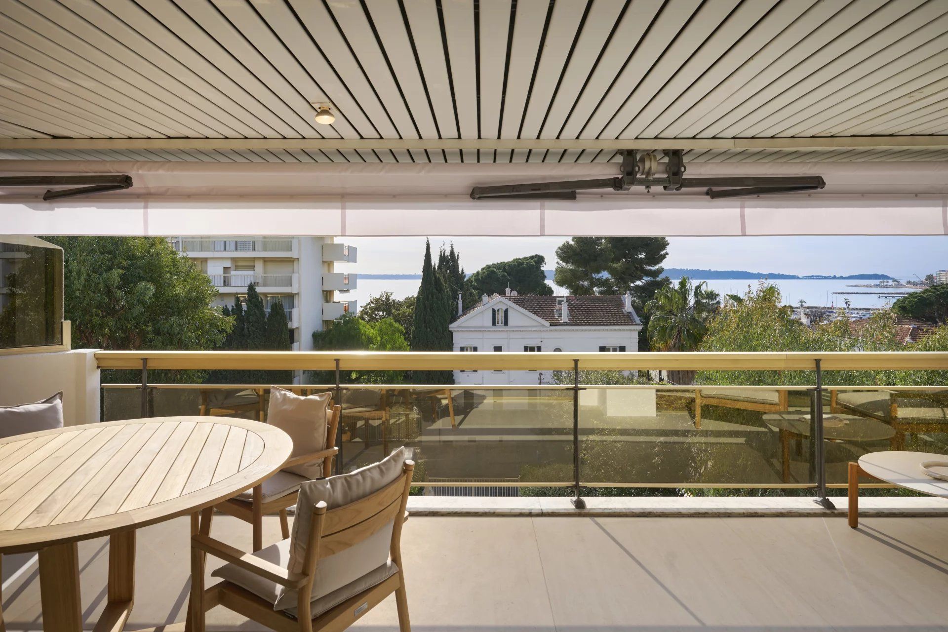 apartment 3 Rooms for sale on Cannes (06400)