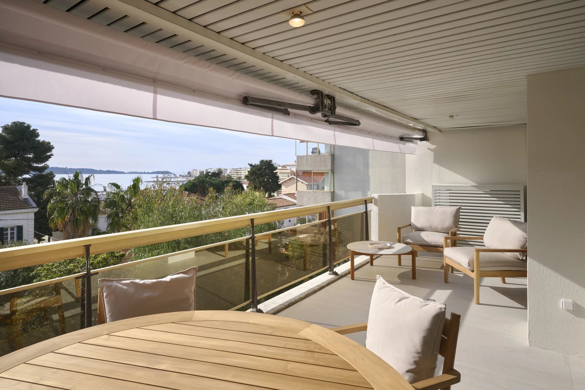 apartment 3 Rooms for sale on Cannes (06400)