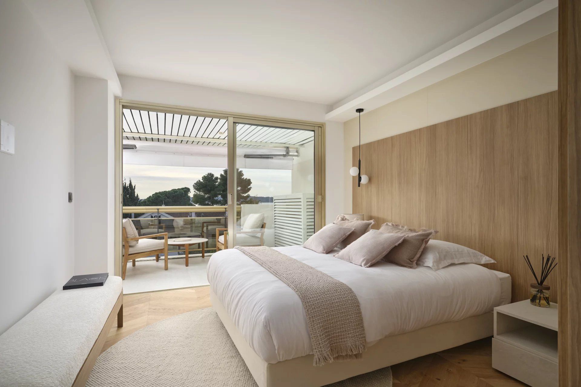 apartment 4 Rooms for sale on Cannes (06400)