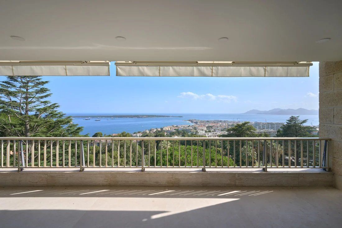 apartment 4 Rooms for sale on Cannes (06400)