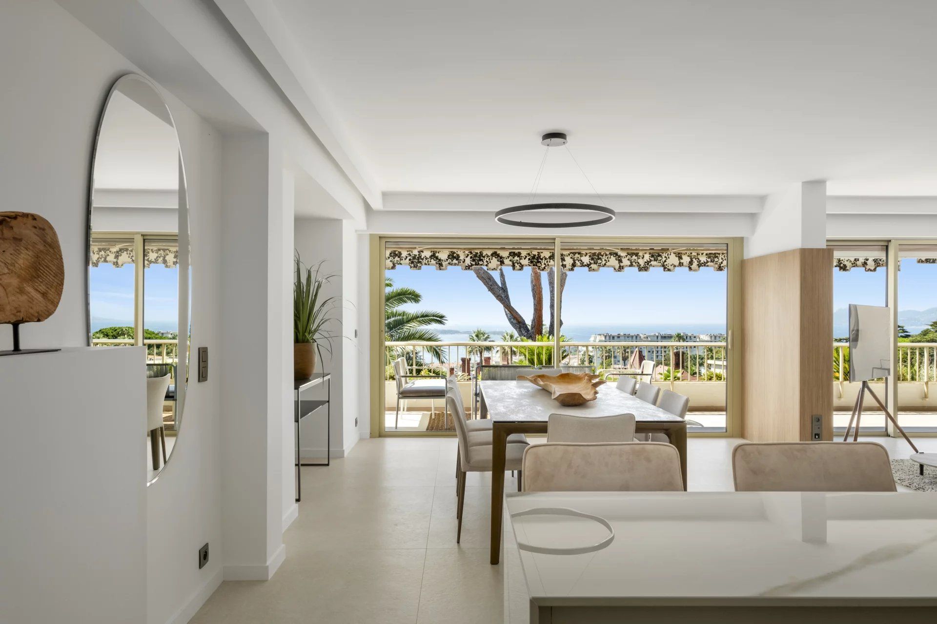 apartment 5 Rooms for sale on Cannes (06400)
