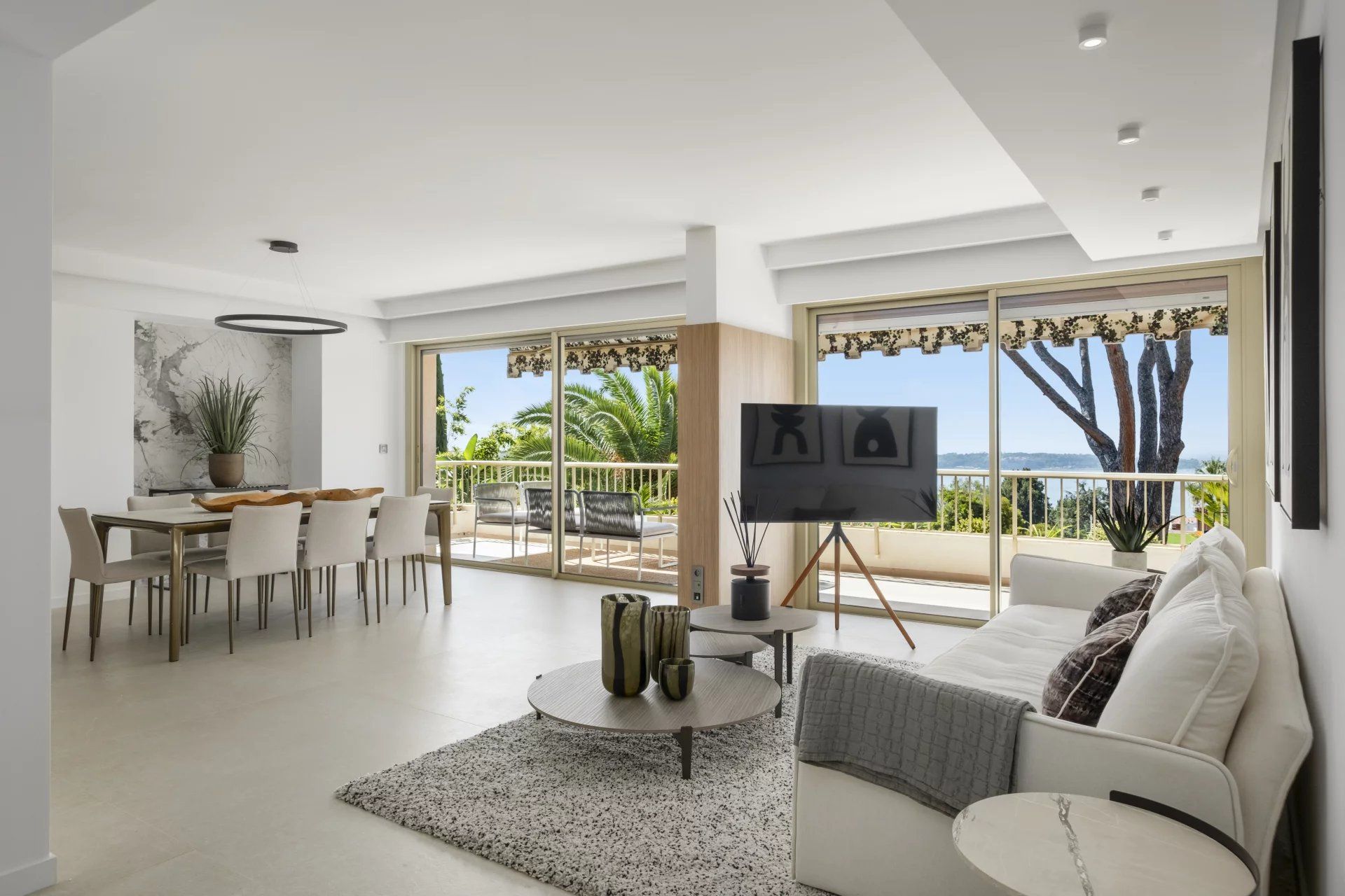 apartment 5 Rooms for sale on Cannes (06400)