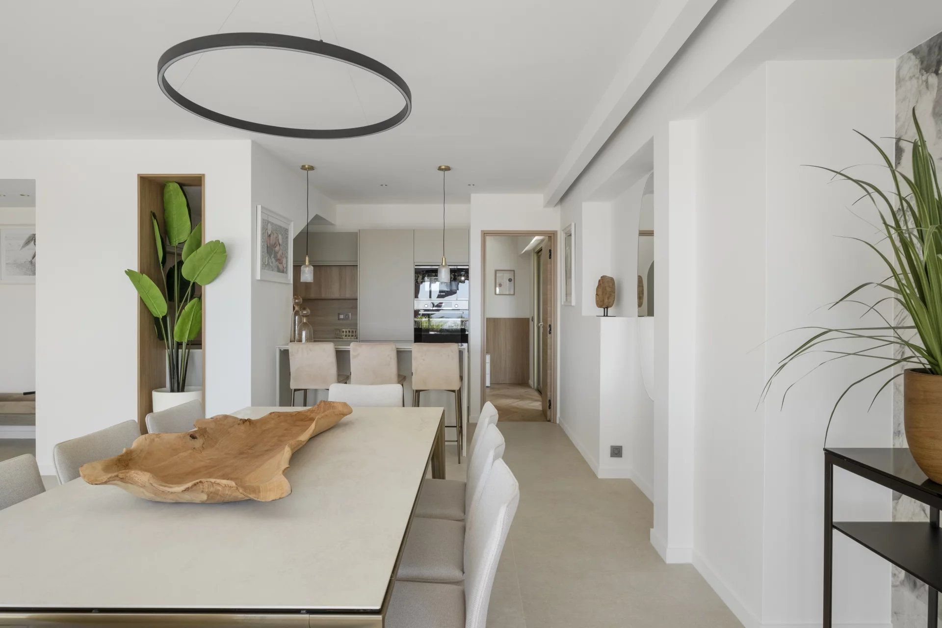 apartment 5 Rooms for sale on Cannes (06400)