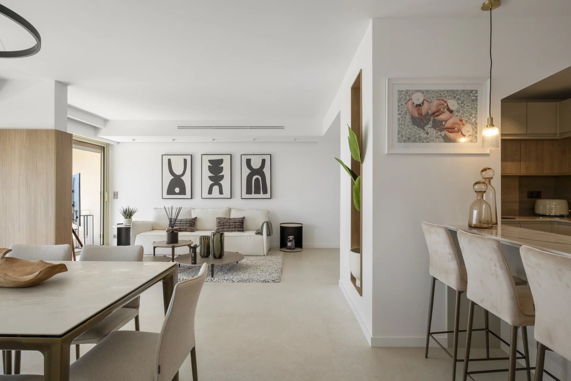 apartment 5 Rooms for sale on Cannes (06400)