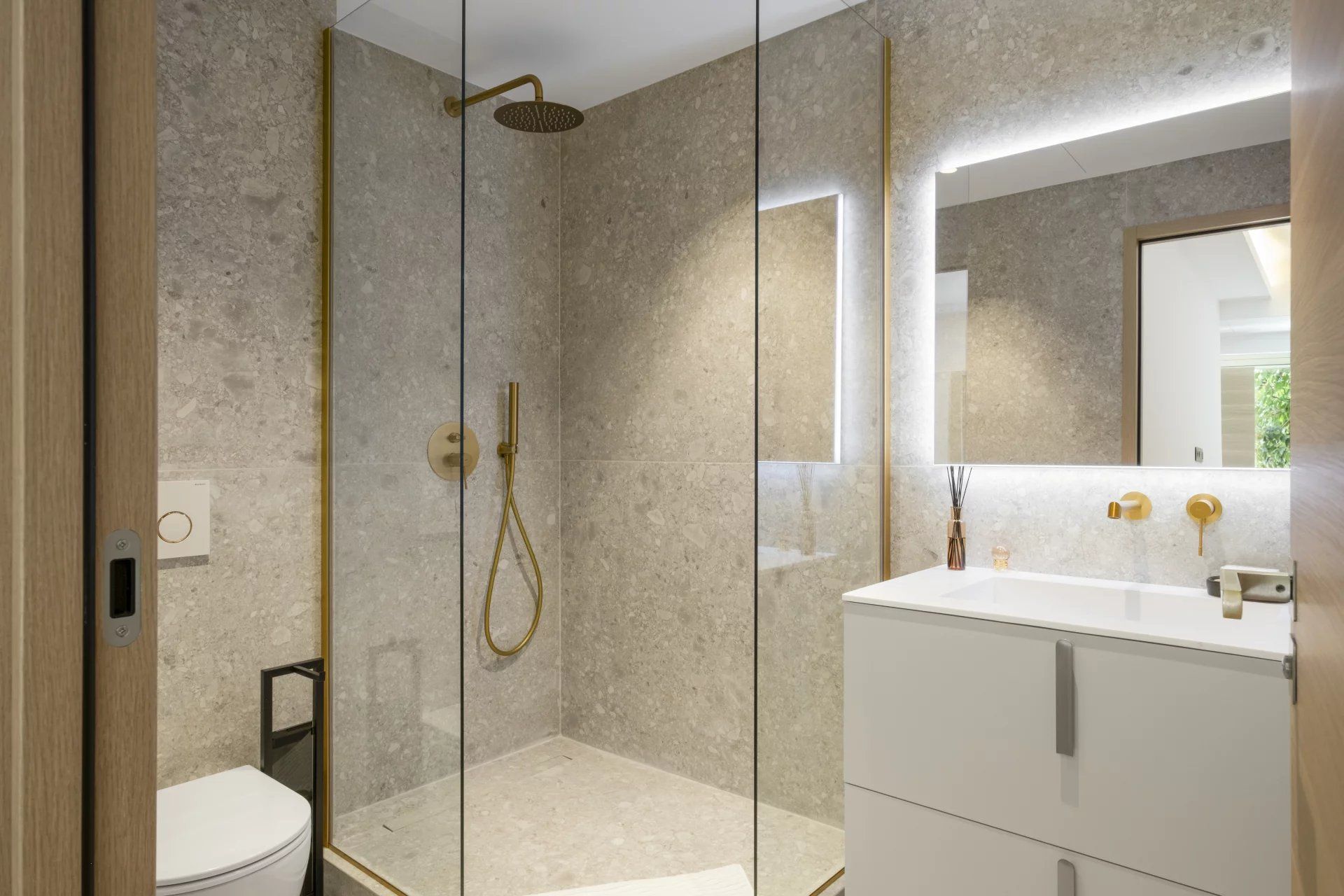 apartment 5 Rooms for sale on Cannes (06400)