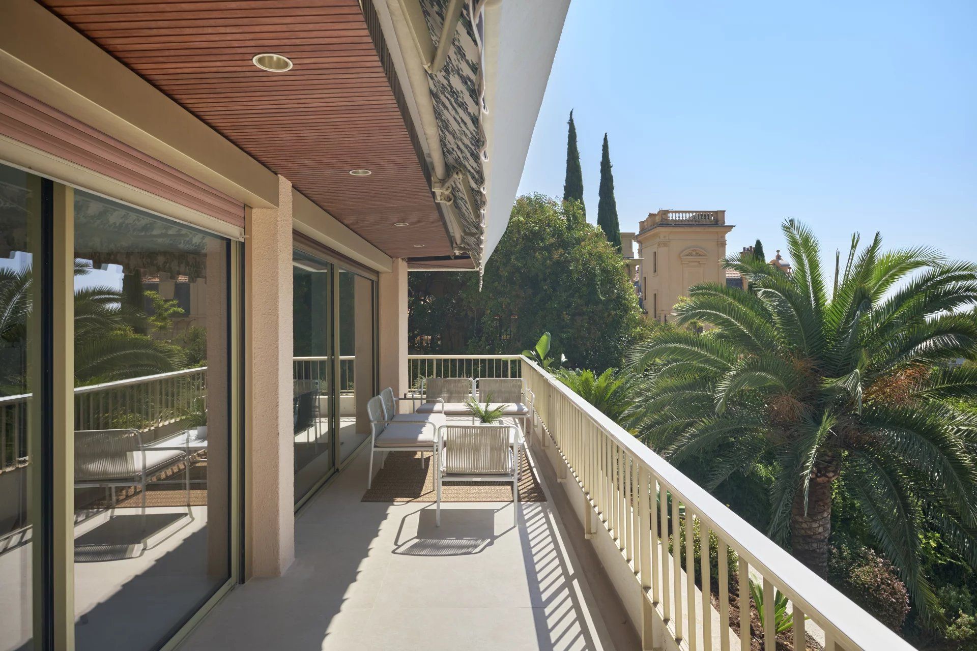 apartment 5 Rooms for sale on Cannes (06400)