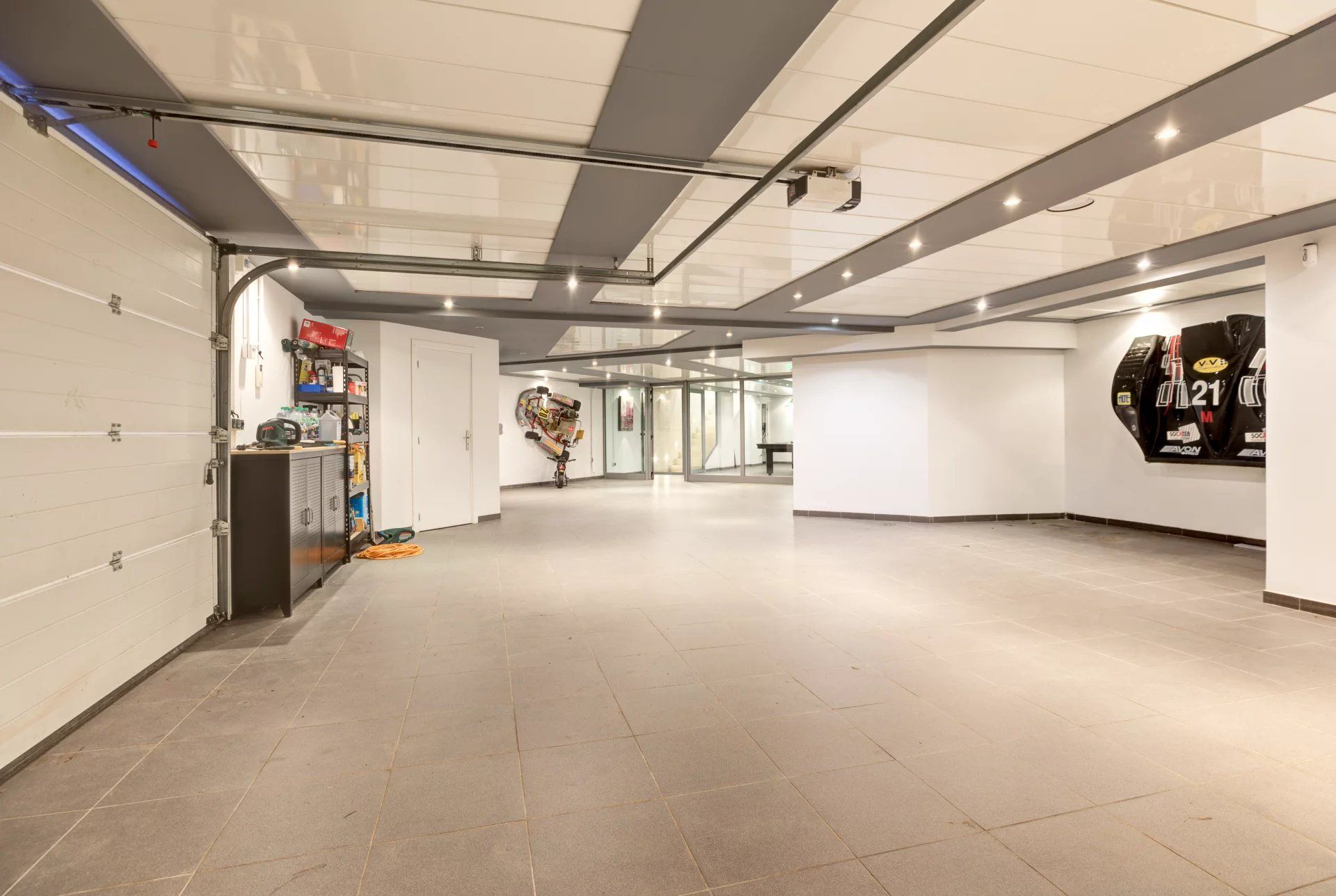 villa 10 Rooms for sale on Antibes (06600)