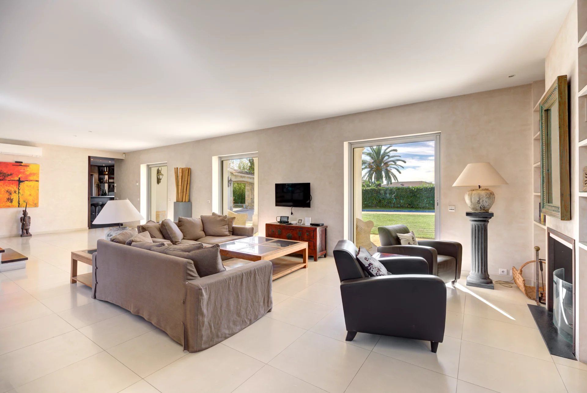 villa 10 Rooms for sale on Antibes (06600)