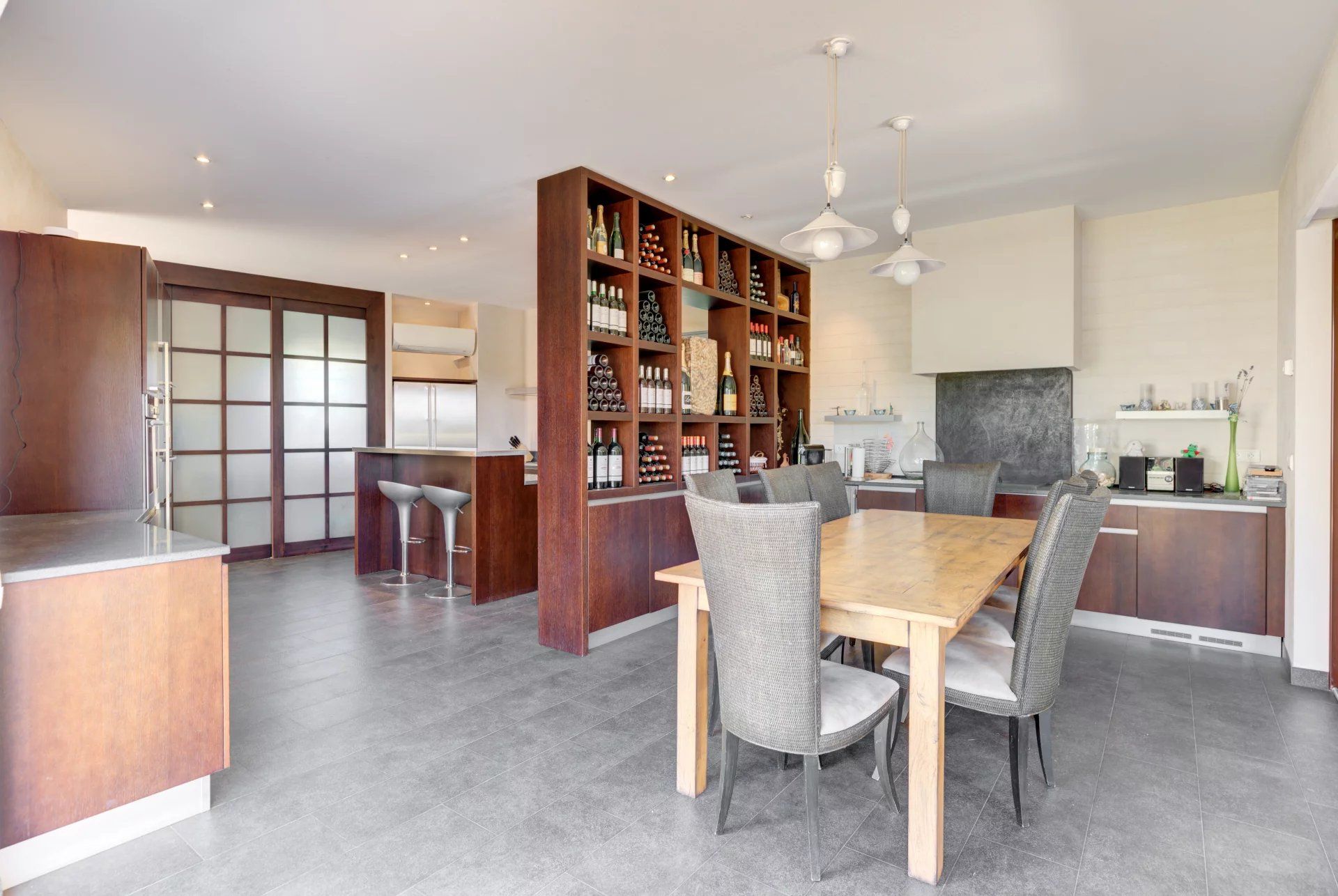 villa 10 Rooms for sale on Antibes (06600)