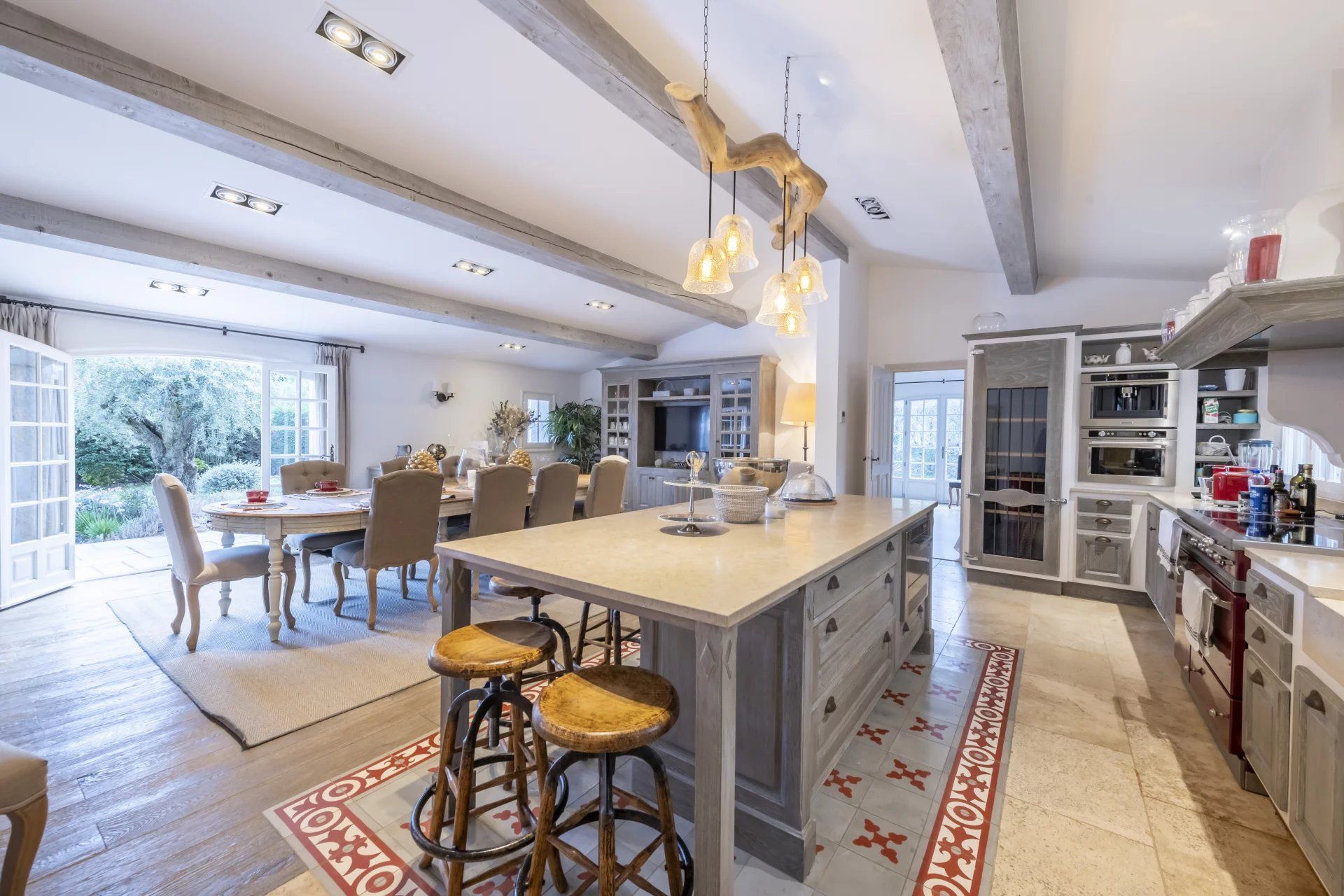 villa 8 Pièces en vente sur Saint-Paul-en-Forêt (83440) Vente Villa Saint-Paul-en-Forêt 8 Pièces 270 m²